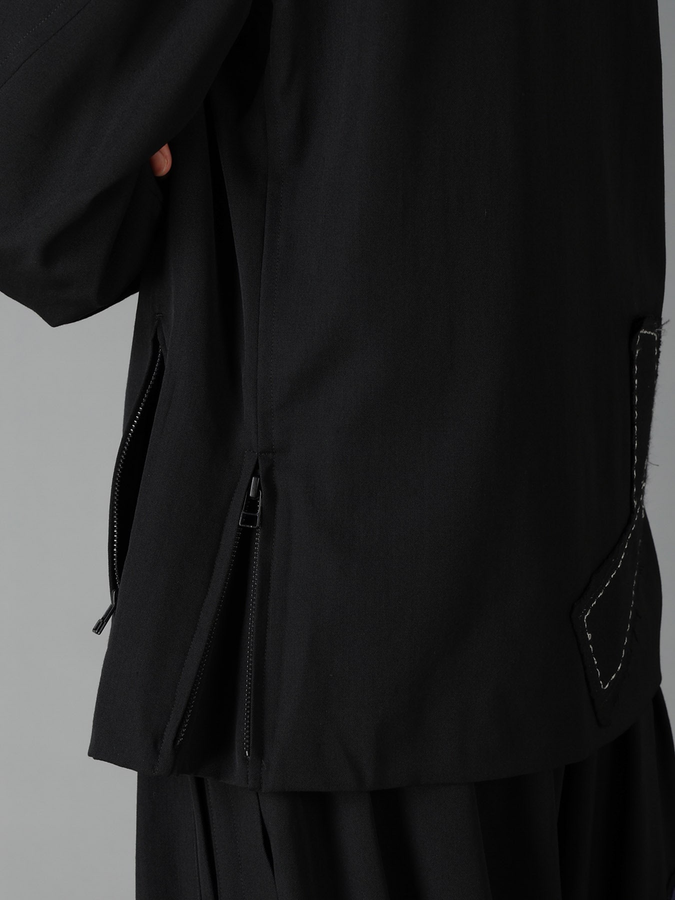 WOOL GABARDINE APPLIQUE ZIP JACKET