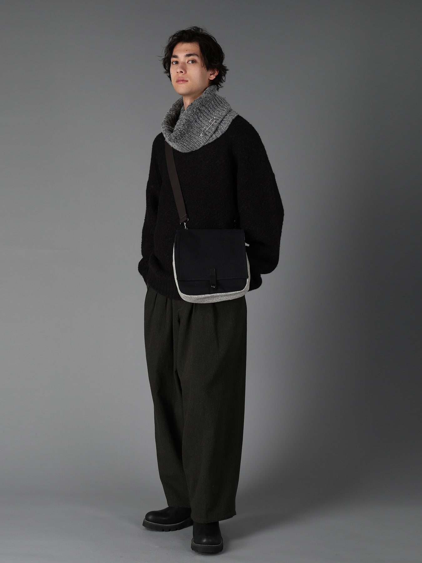 FLUFFY TUBE YARN CABLE KNIT SNOOD