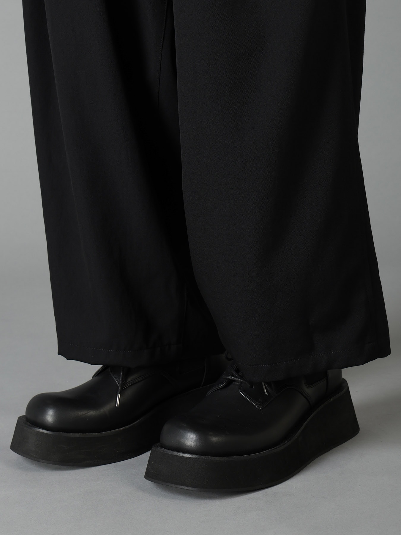 WOOL GABARDINE APPLIQUE 12 TUCK PANTS
