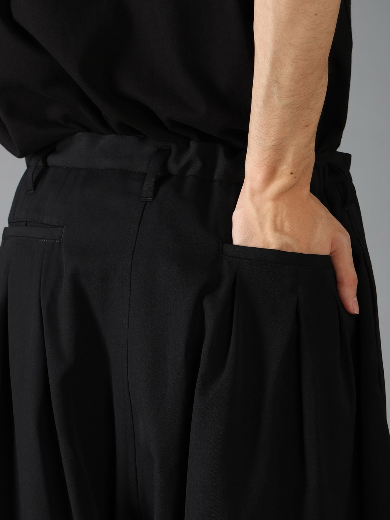 WOOL GABARDINE APPLIQUE 12 TUCK PANTS