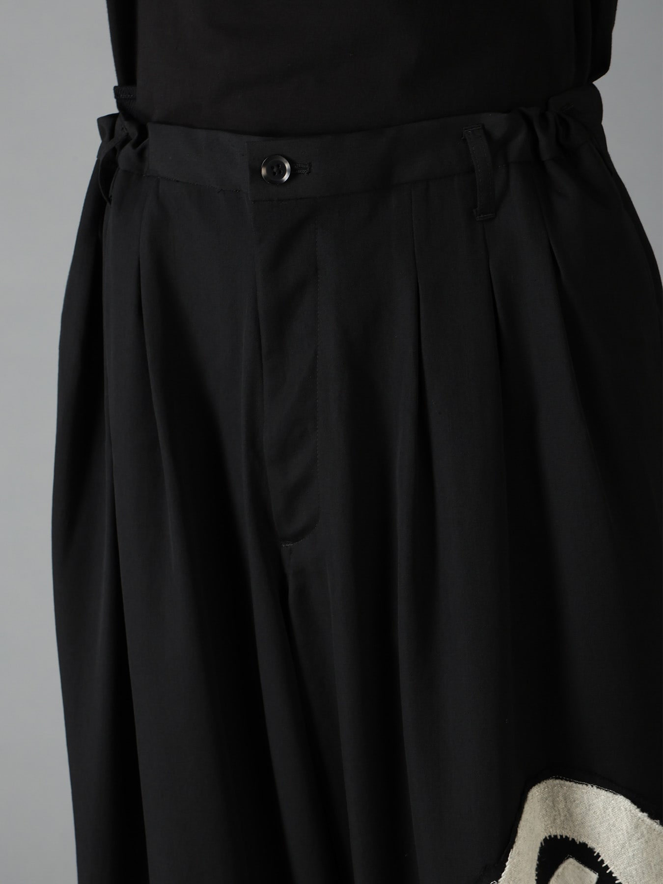 WOOL GABARDINE APPLIQUE 12 TUCK PANTS