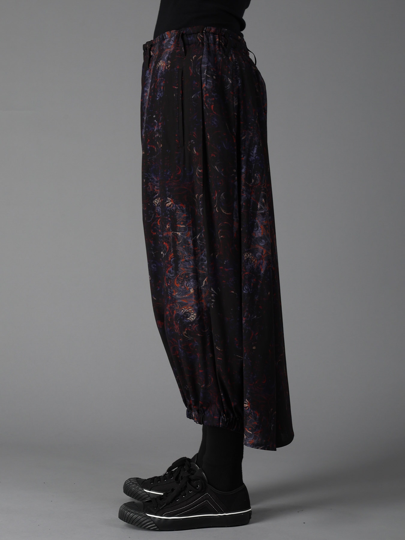 RAYON PAISLEY BALLOON CROW PANTS