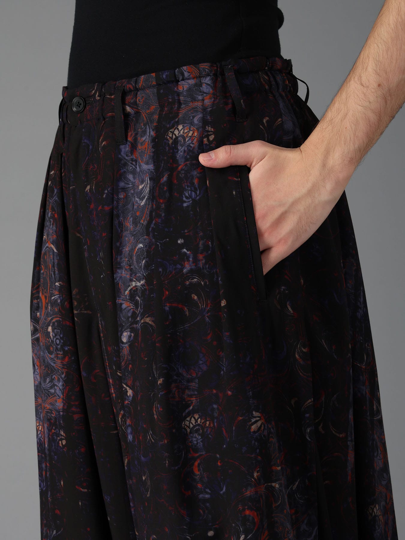RAYON PAISLEY BALLOON CROW PANTS