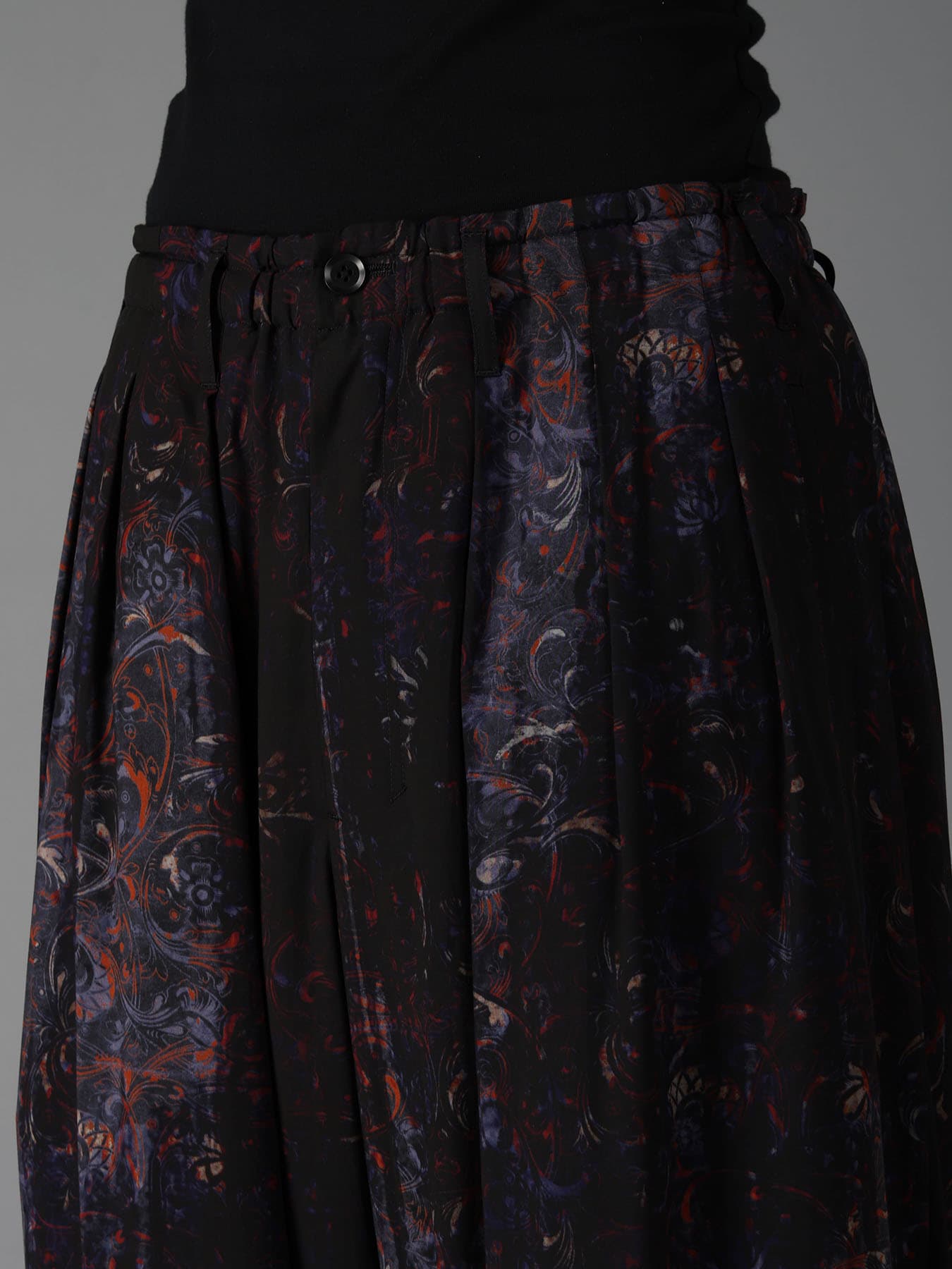 RAYON PAISLEY BALLOON CROW PANTS
