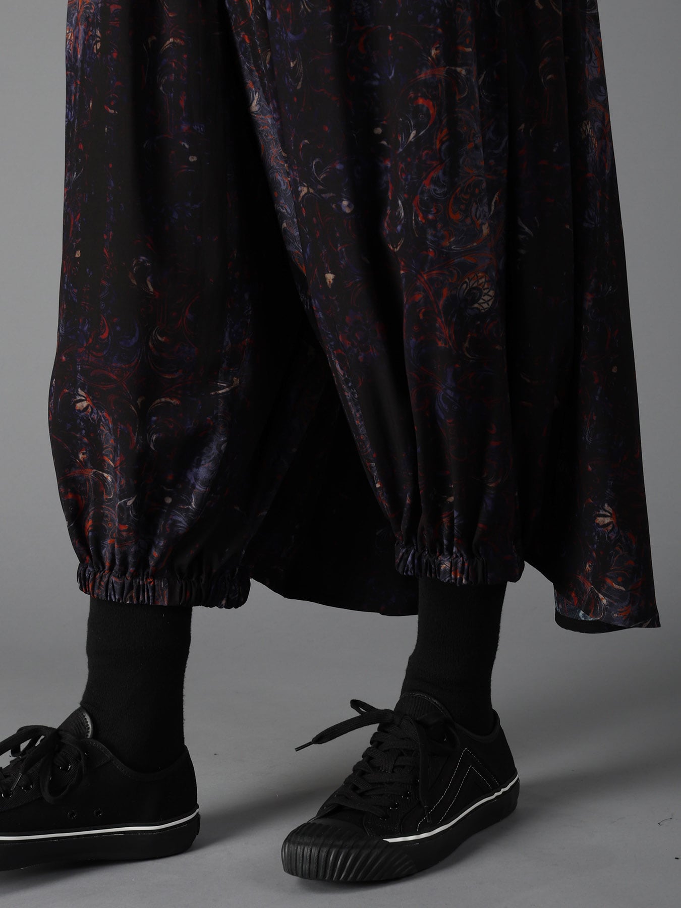 RAYON PAISLEY BALLOON CROW PANTS