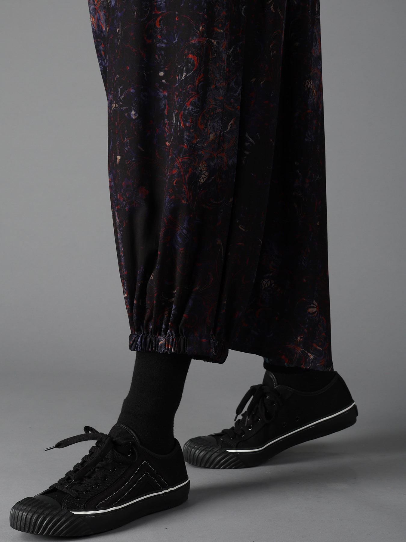 RAYON PAISLEY BALLOON CROW PANTS