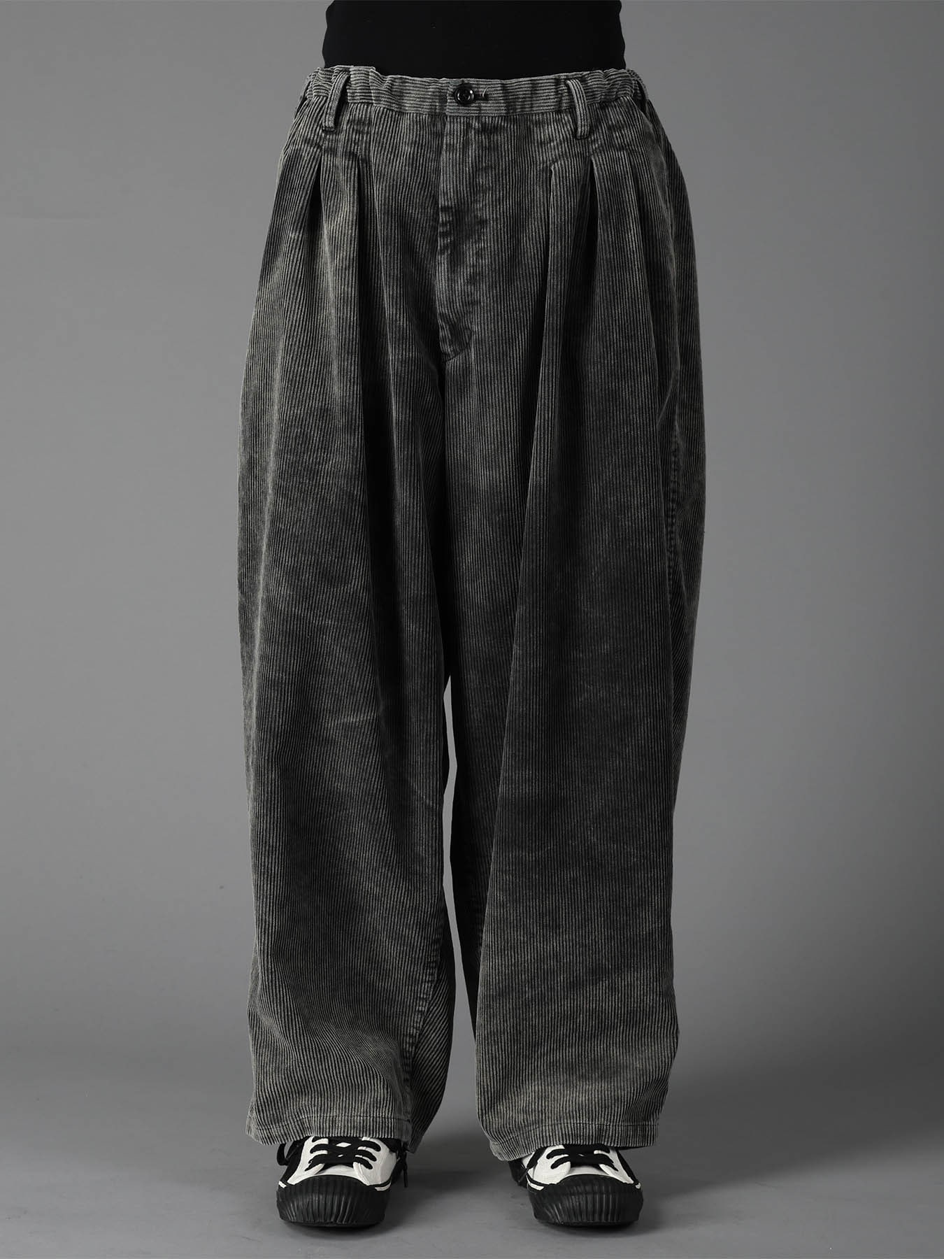 SULFUR-DYED CORDUROY CHEMICAL-BLEACH 12-TUCK PANTS