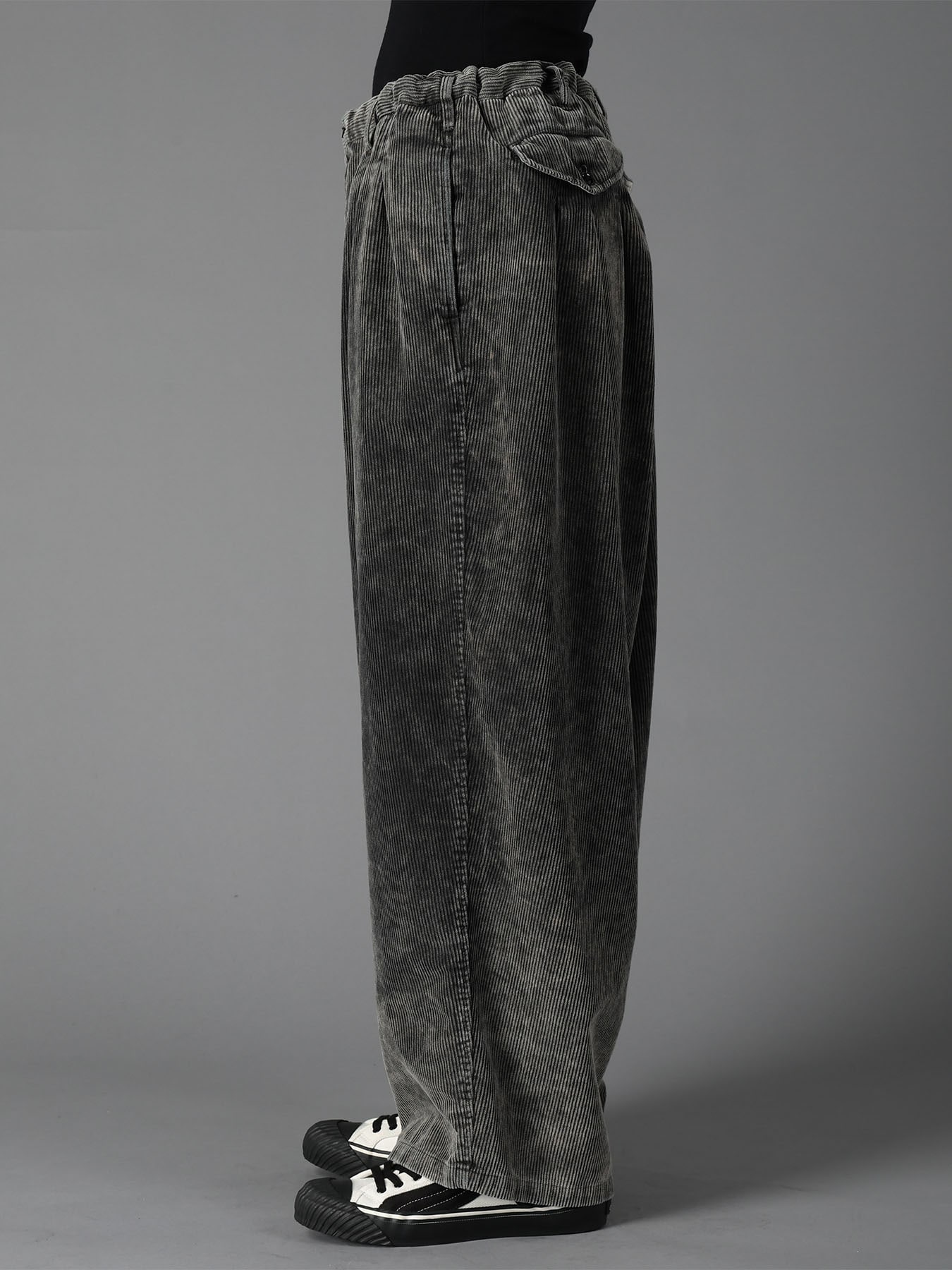 SULFUR-DYED CORDUROY CHEMICAL-BLEACH 12-TUCK PANTS