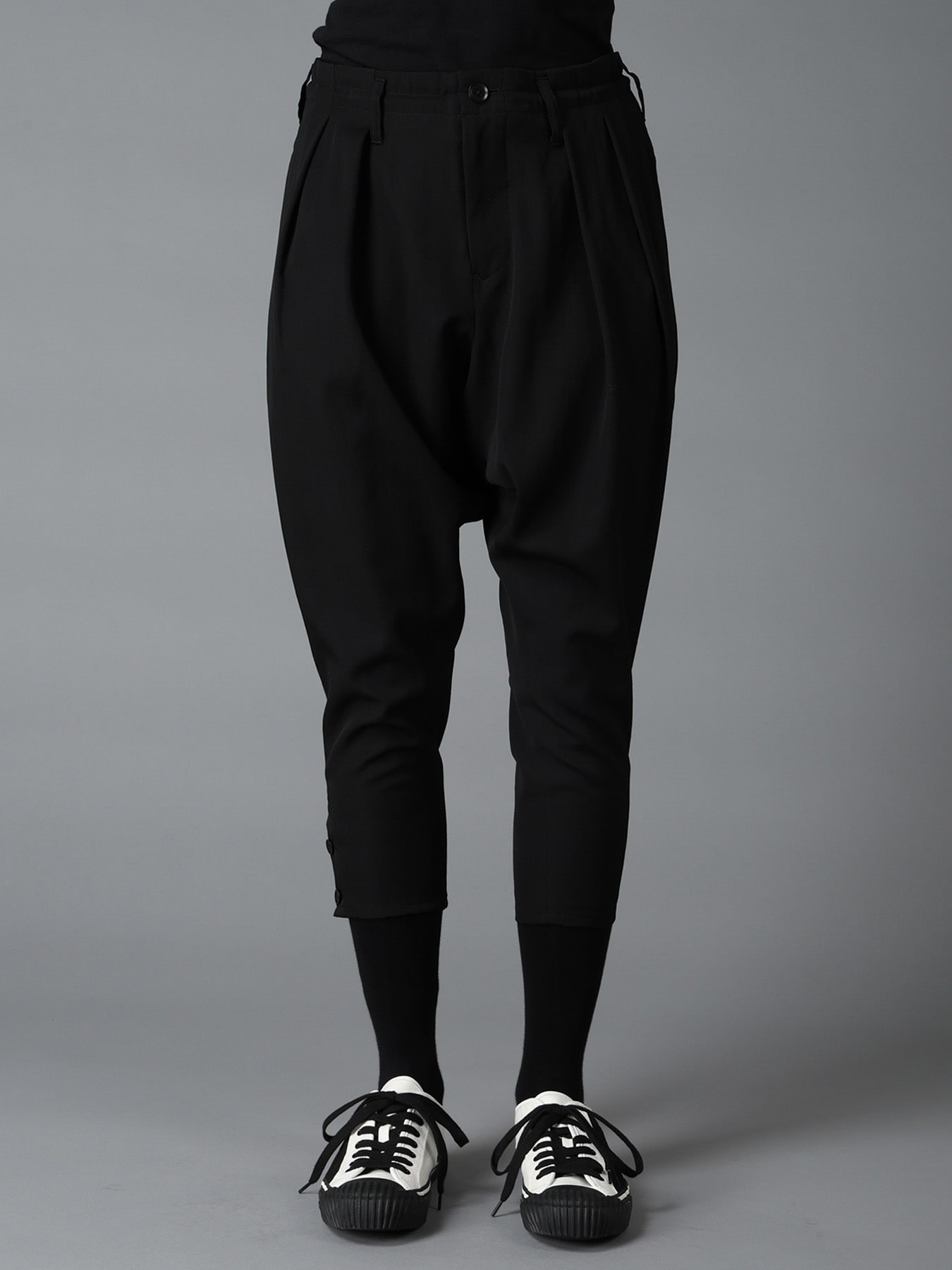 WOOL GABARDINE TAPERED PANTS