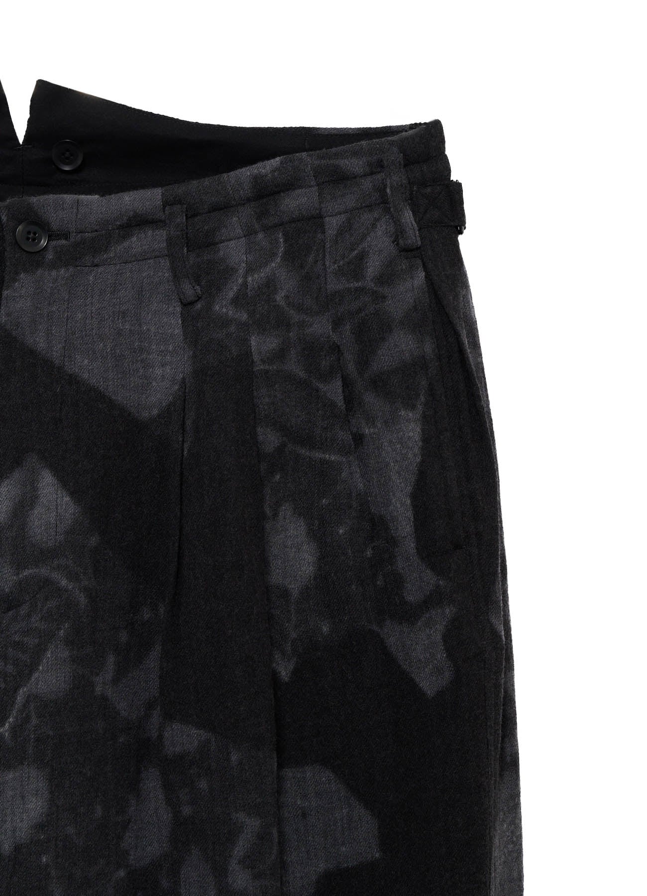 BATIK PATTERN 3-TUCK PANTS WITH FLAPS