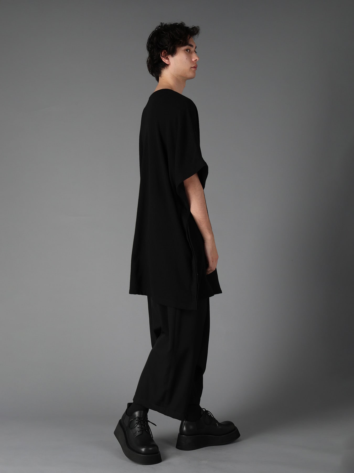 AIRY FEATHERY SIDE-BUTTON OVERSIZED SHORT-SLEEVE T-SHIRT