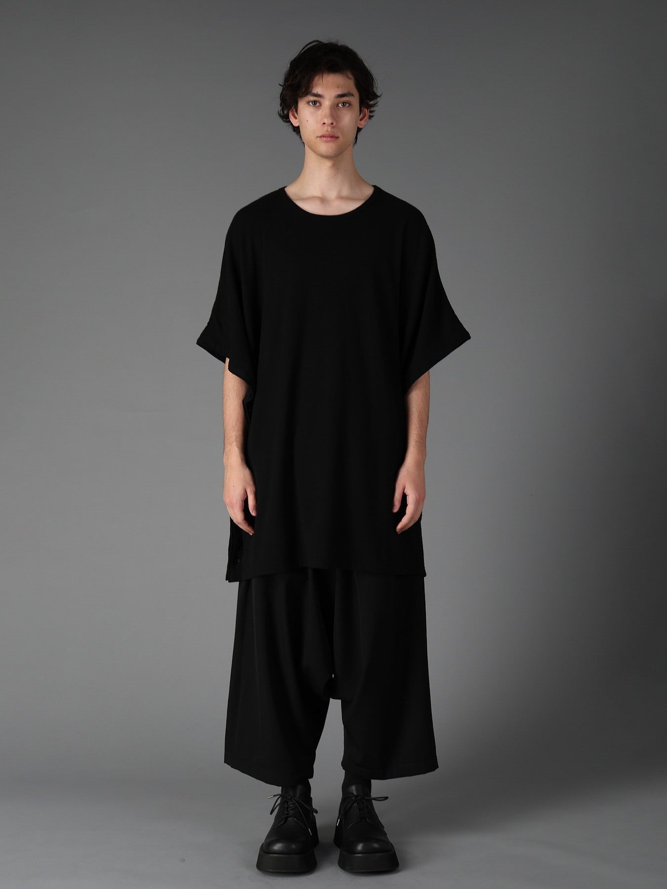 AIRY FEATHERY SIDE-BUTTON OVERSIZED SHORT-SLEEVE T-SHIRT