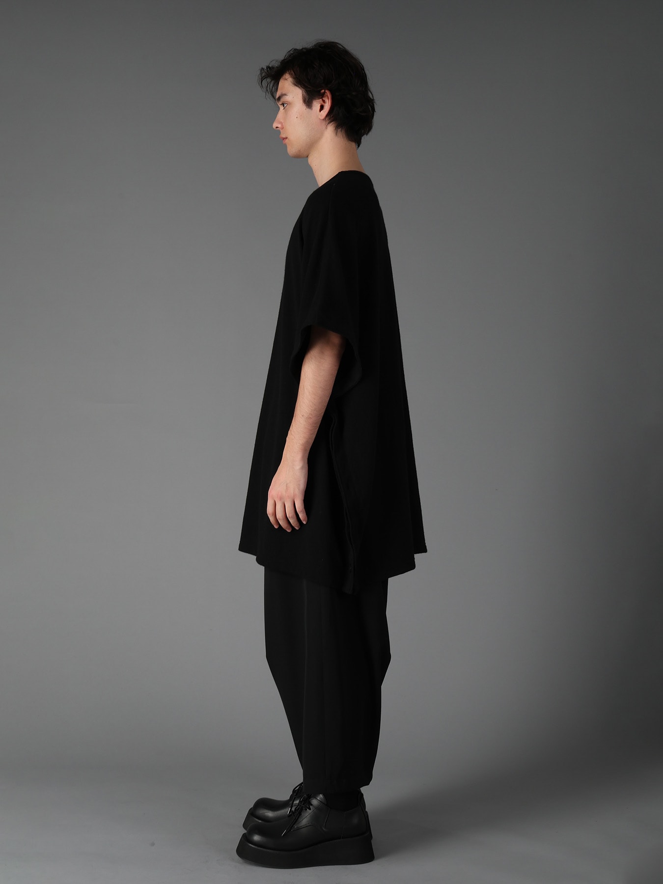 AIRY FEATHERY SIDE-BUTTON OVERSIZED SHORT-SLEEVE T-SHIRT