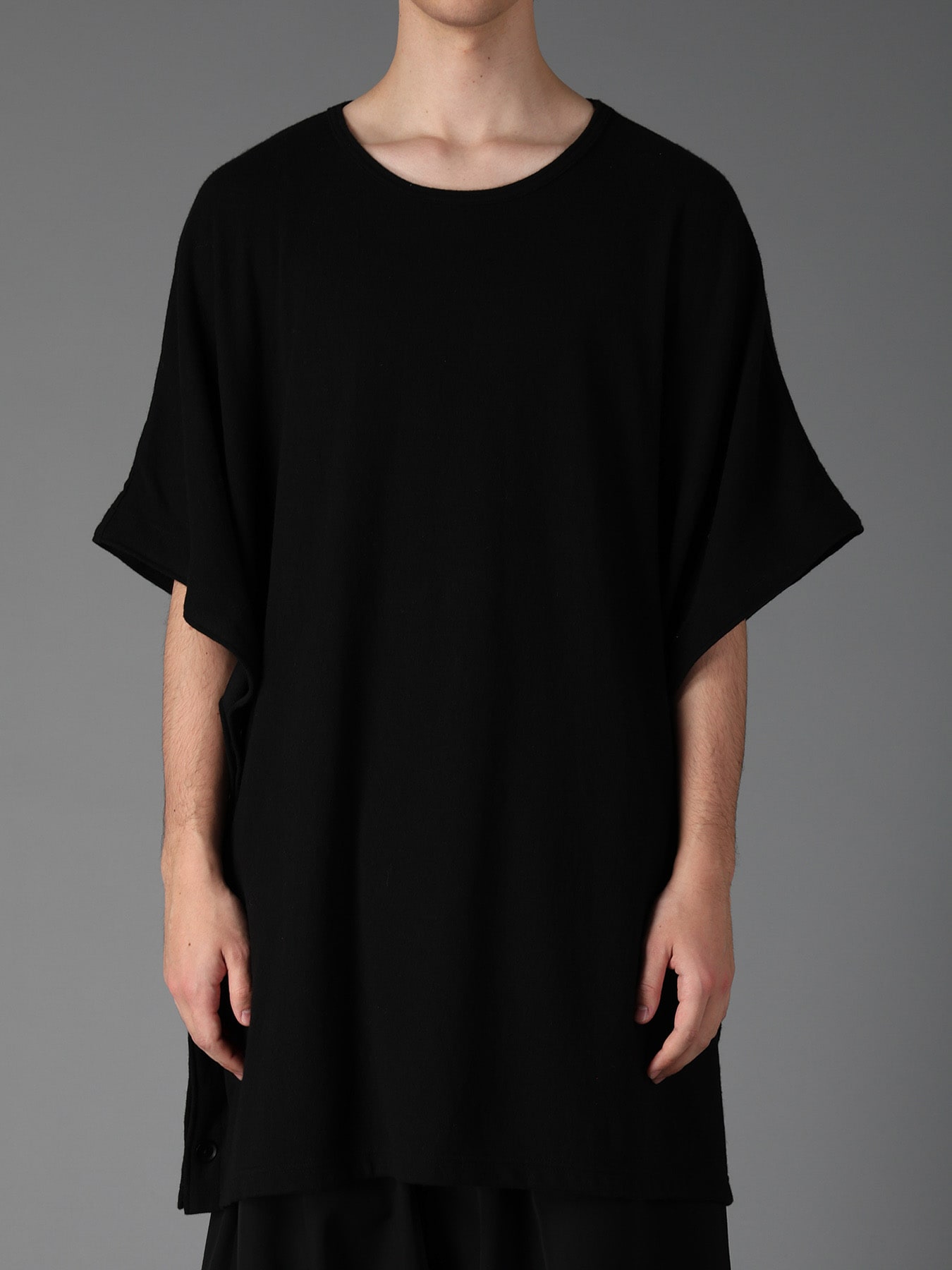 AIRY FEATHERY SIDE-BUTTON OVERSIZED SHORT-SLEEVE T-SHIRT