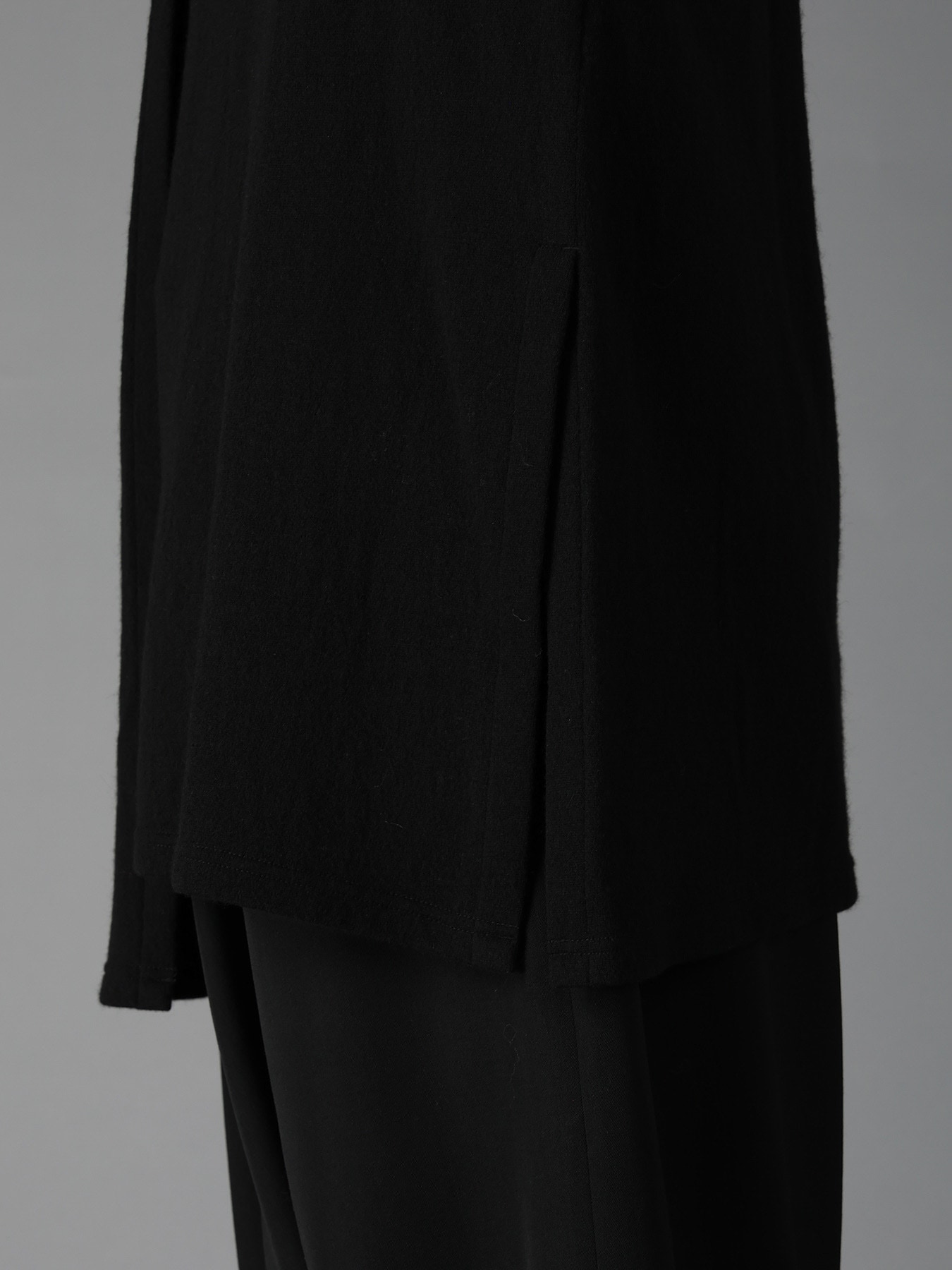 AIRY FEATHERY RIGHT-SIDE DRAPE SHIRT