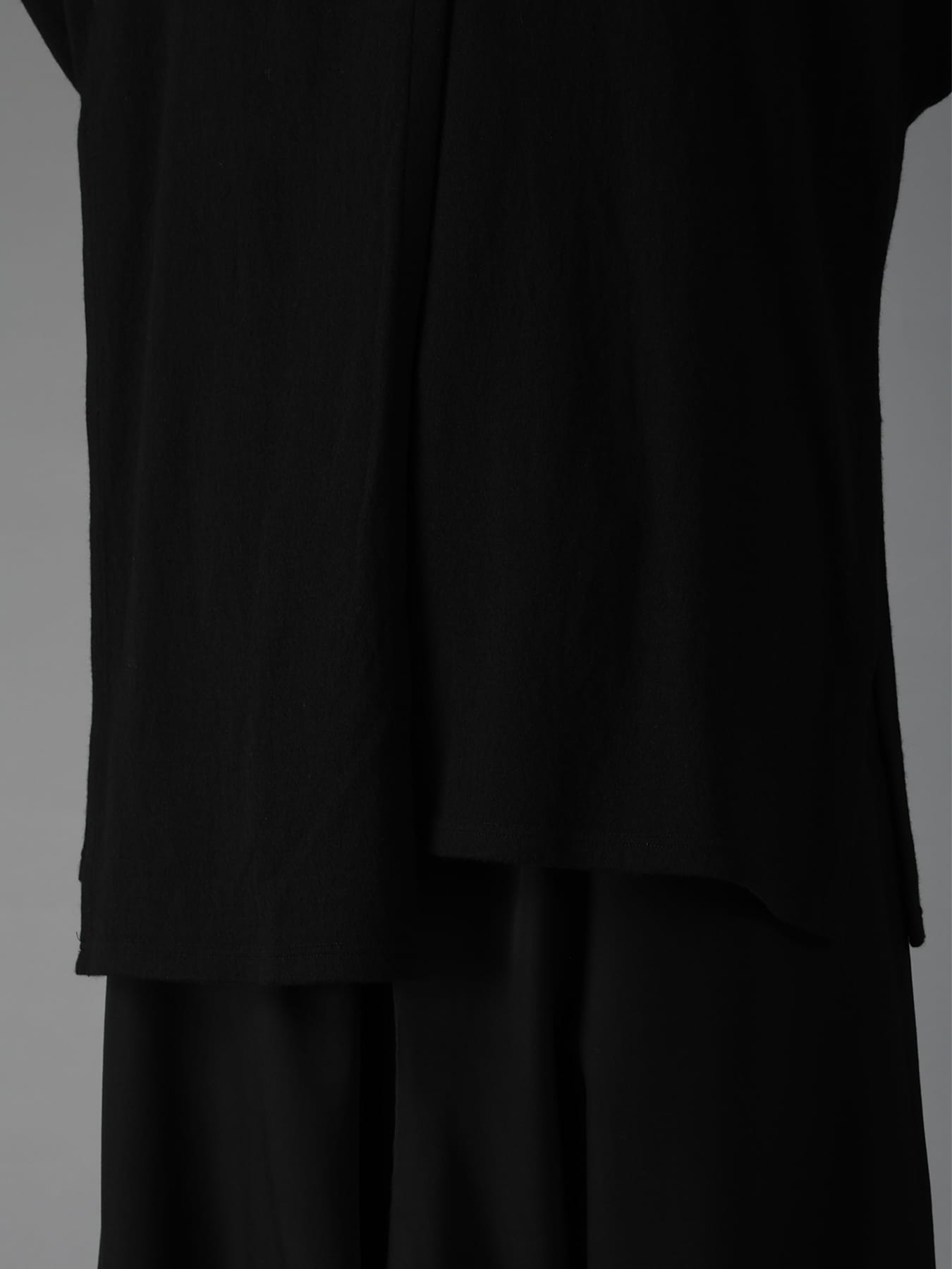 AIRY FEATHERY RIGHT-SIDE DRAPE SHIRT