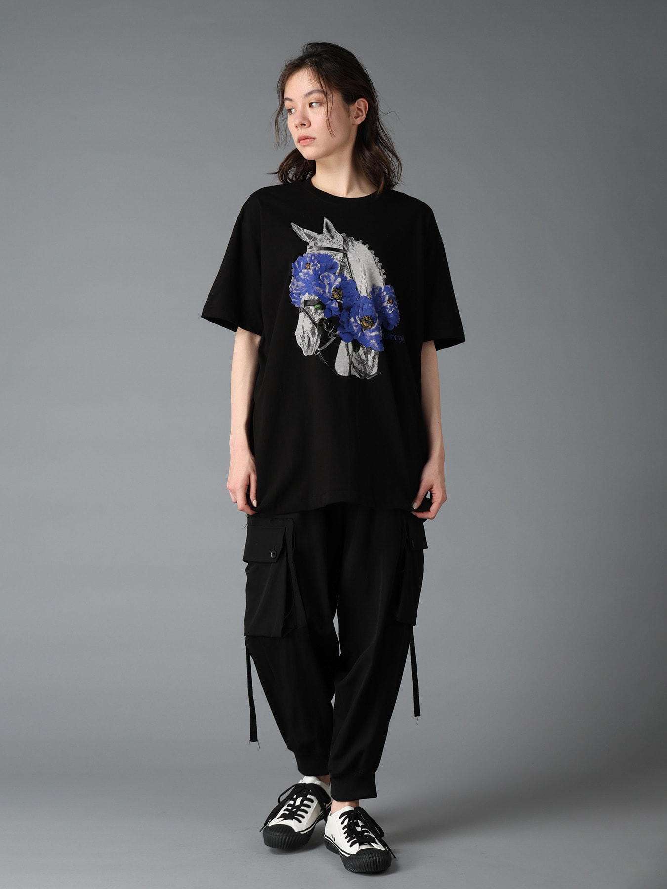 JERSEY HORSE AND BLUE PEONY T-SHIRT