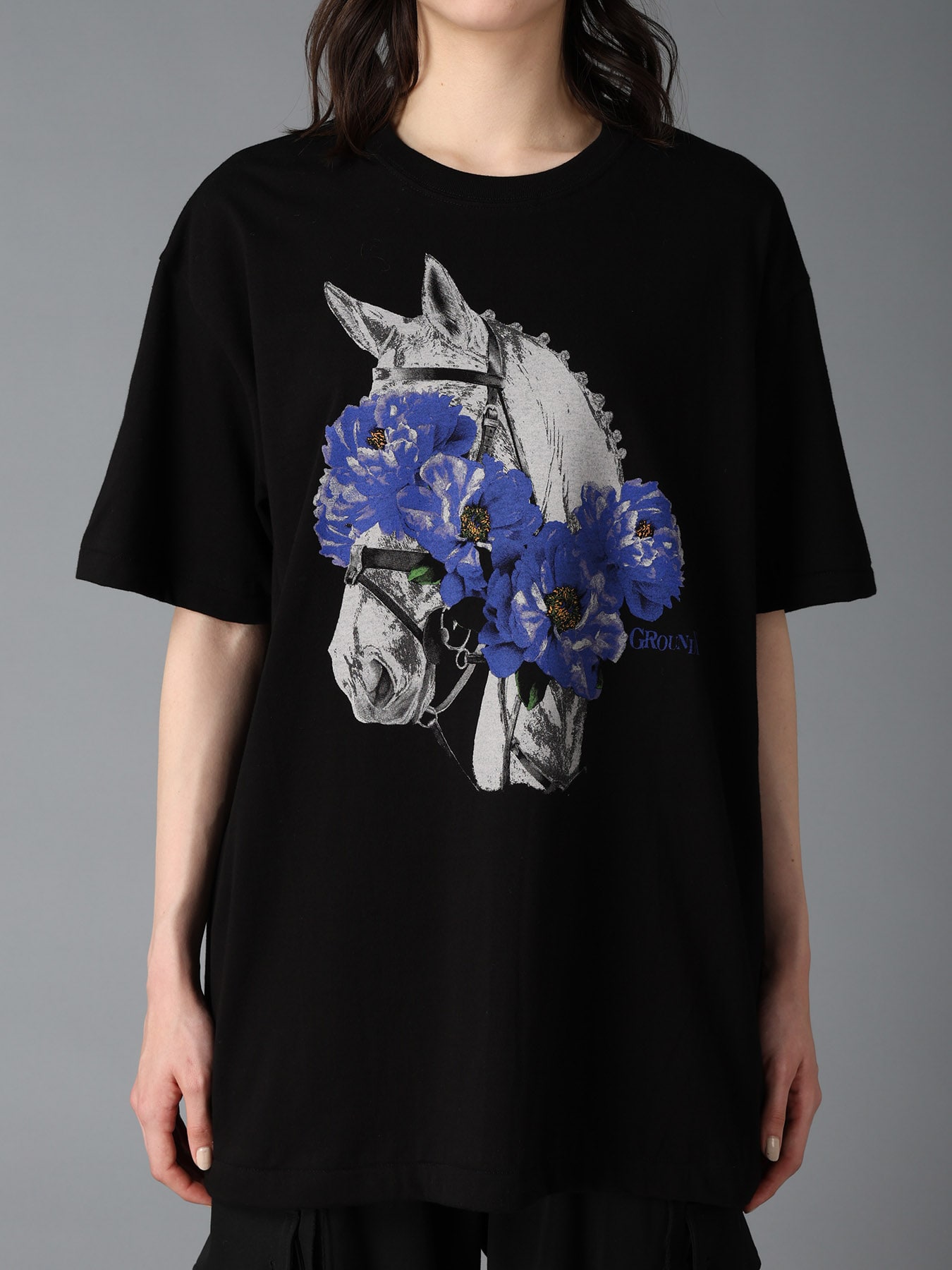 JERSEY HORSE AND BLUE PEONY T-SHIRT