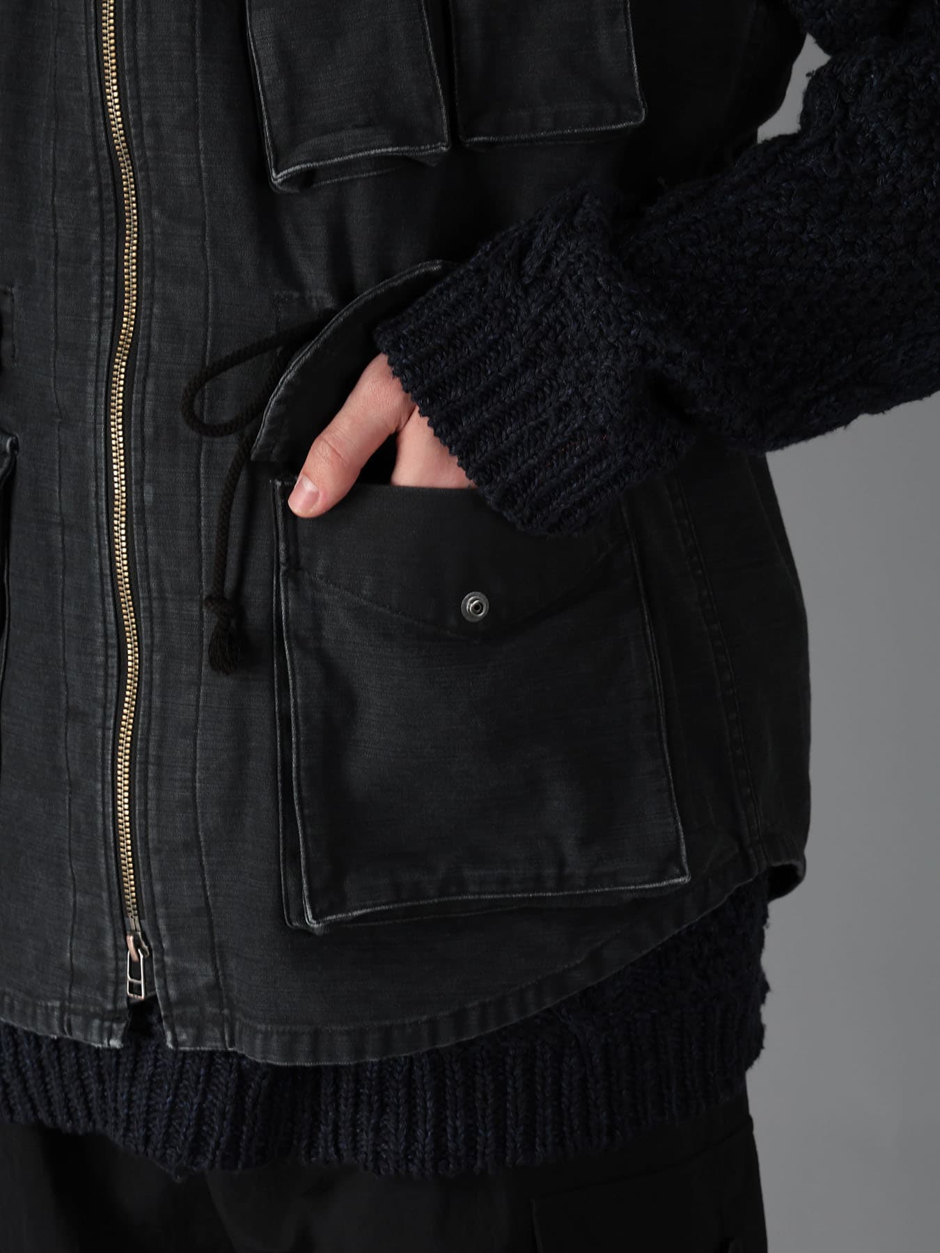 SULFUR DYED BACK SATIN HOODED OUTPOCKET VEST