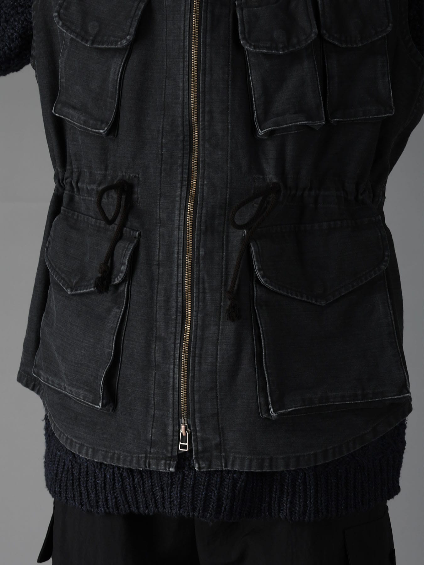 SULFUR DYED BACK SATIN HOODED OUTPOCKET VEST