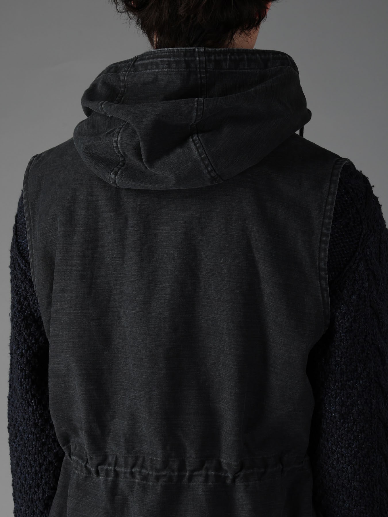 SULFUR DYED BACK SATIN HOODED OUTPOCKET VEST