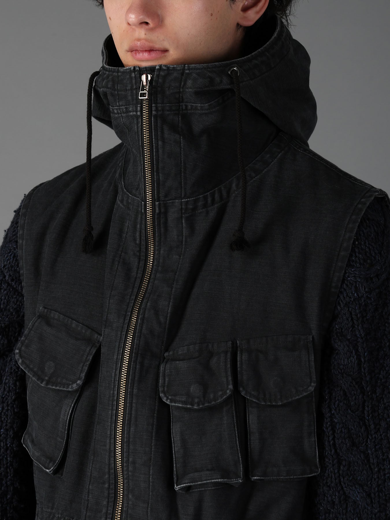 SULFUR DYED BACK SATIN HOODED OUTPOCKET VEST
