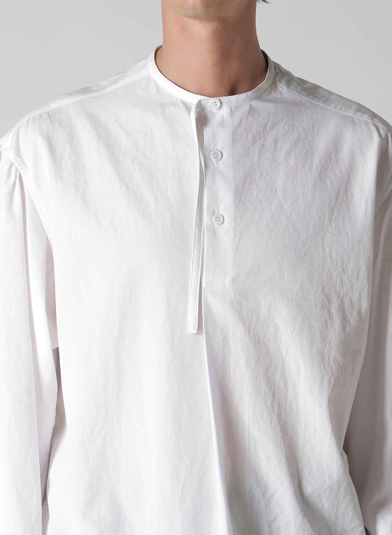 COTTON BROAD GATHER SLEEVE STAND BLOUSE