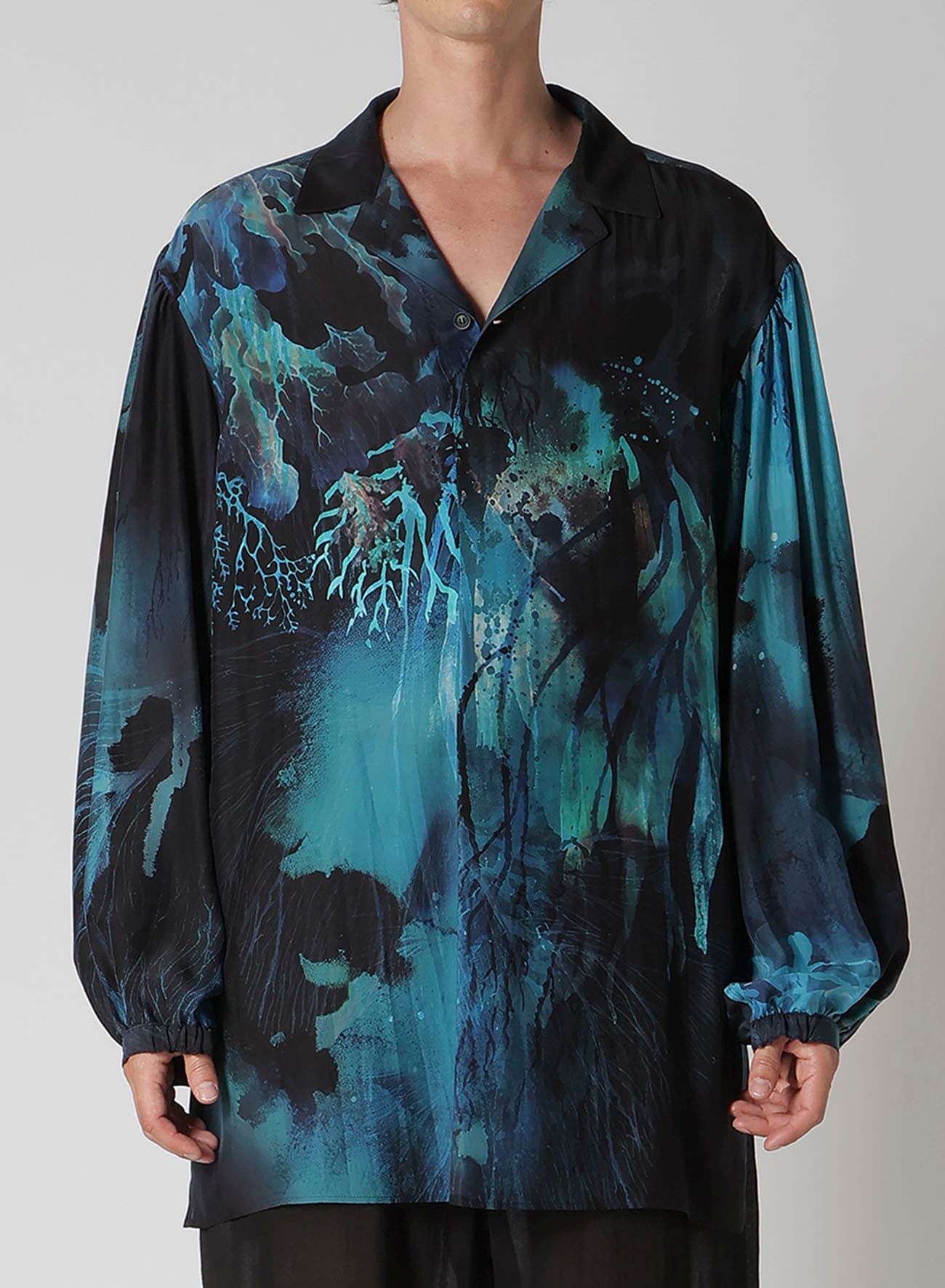 SEA MOTIF PRINTED GATHER OPEN COLLAR BLOUSE