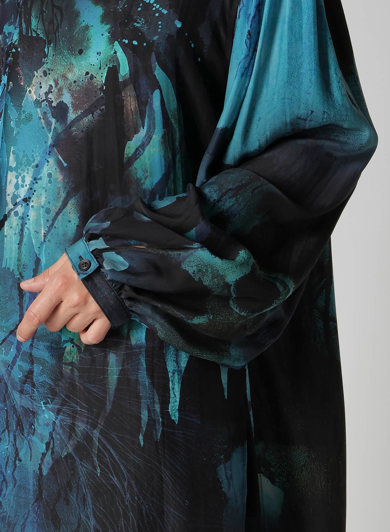 SEA MOTIF PRINTED GATHER OPEN COLLAR BLOUSE