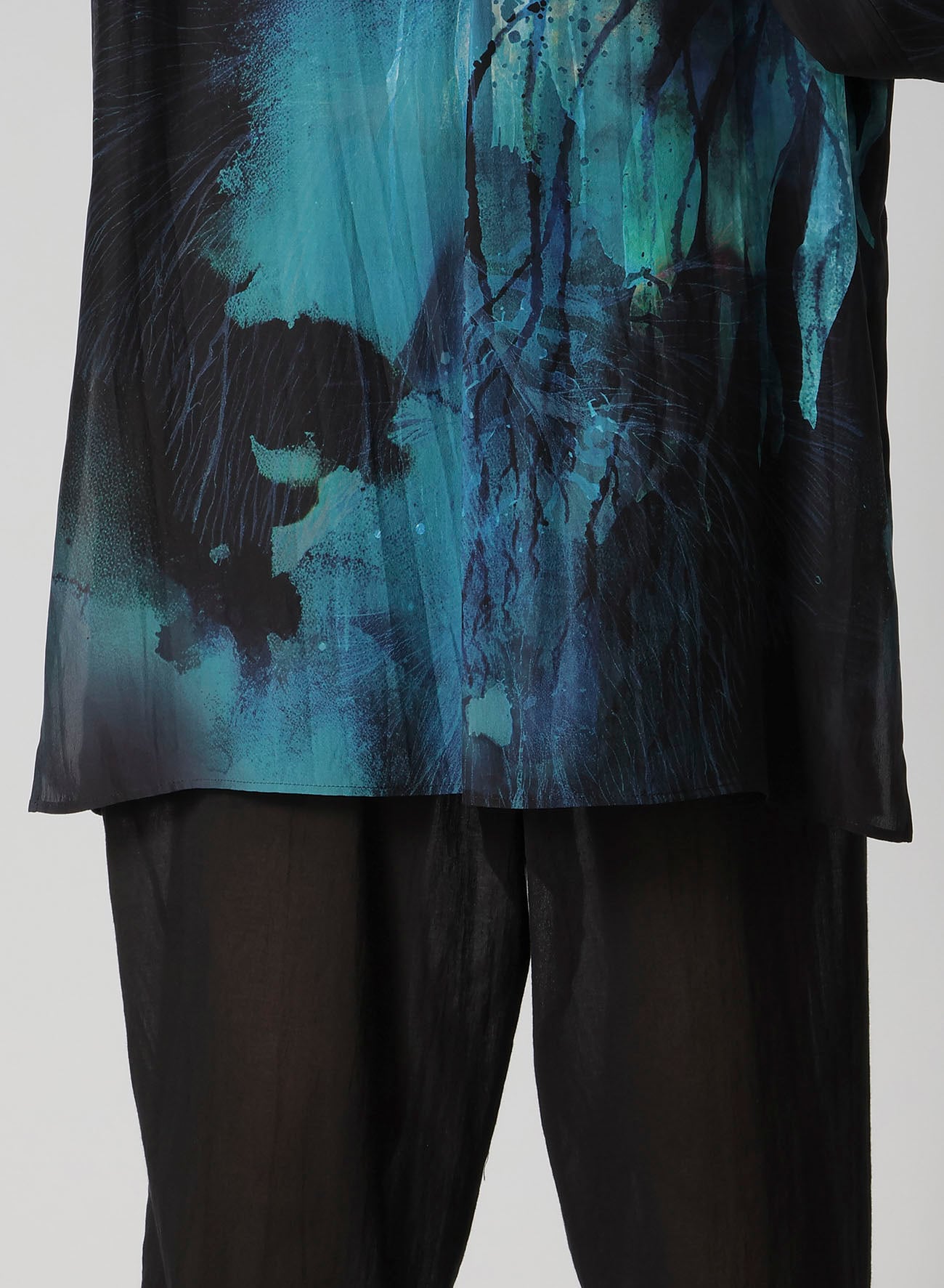 SEA MOTIF PRINTED GATHER OPEN COLLAR BLOUSE