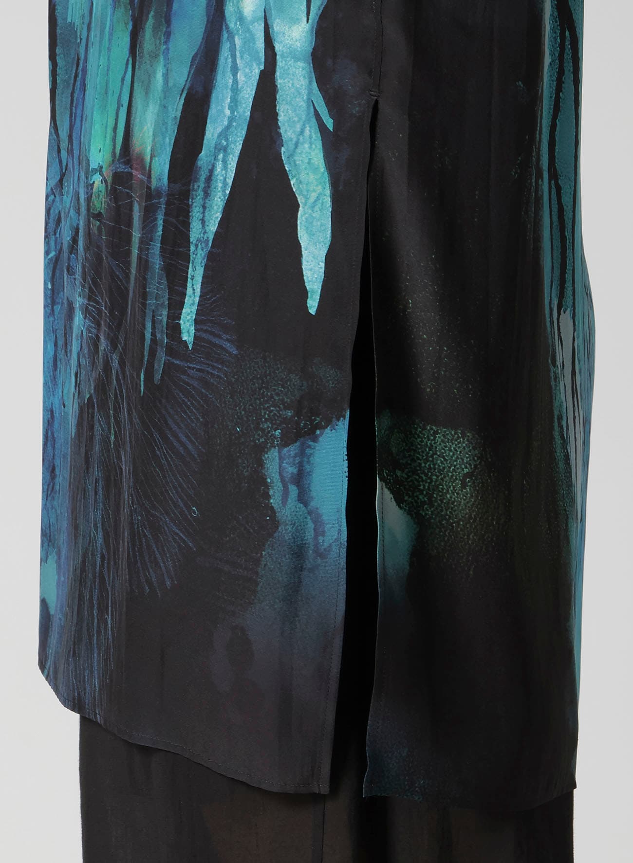 SEA MOTIF PRINTED GATHER OPEN COLLAR BLOUSE