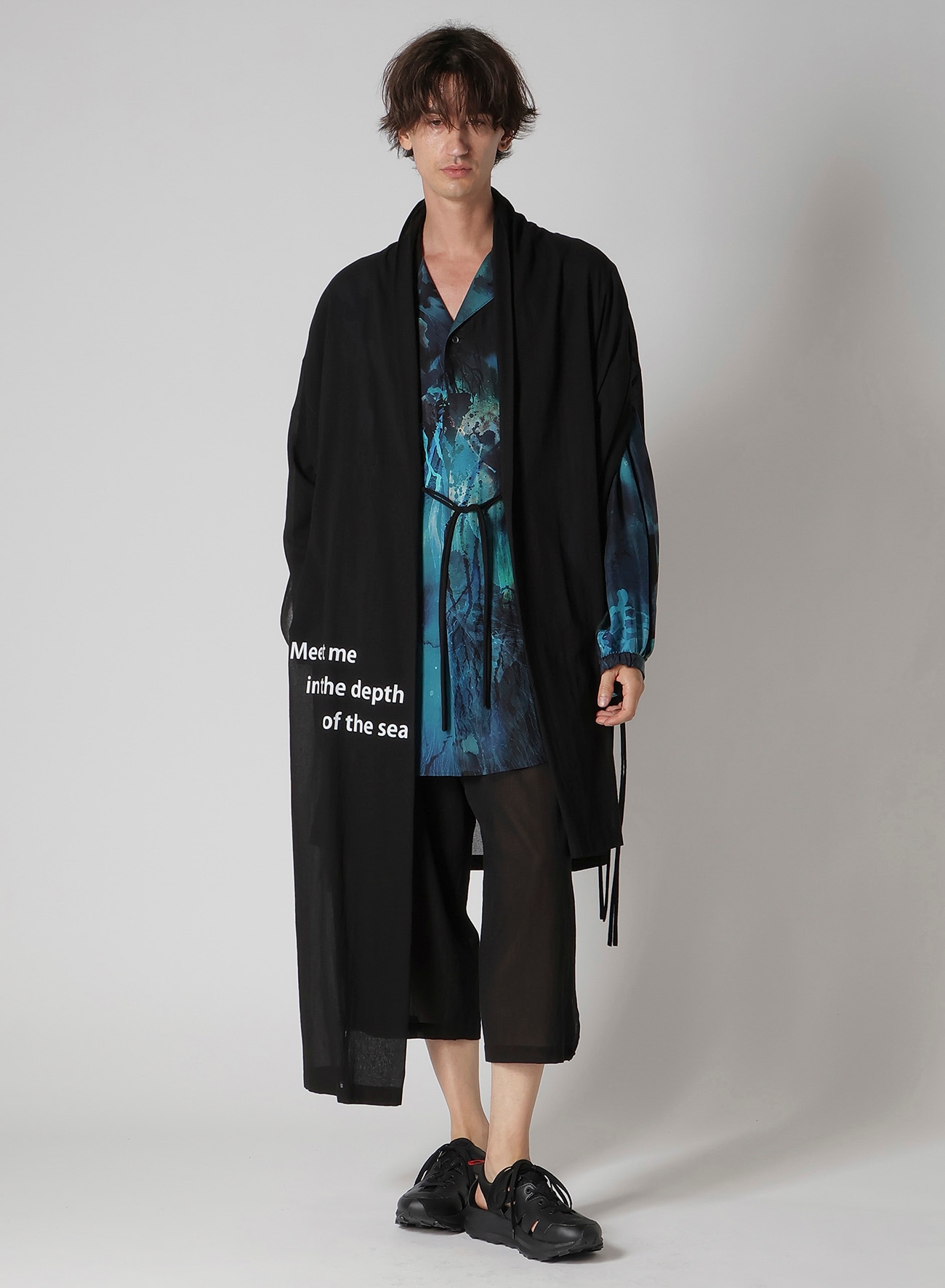 SEA MOTIF PRINTED GATHER OPEN COLLAR BLOUSE