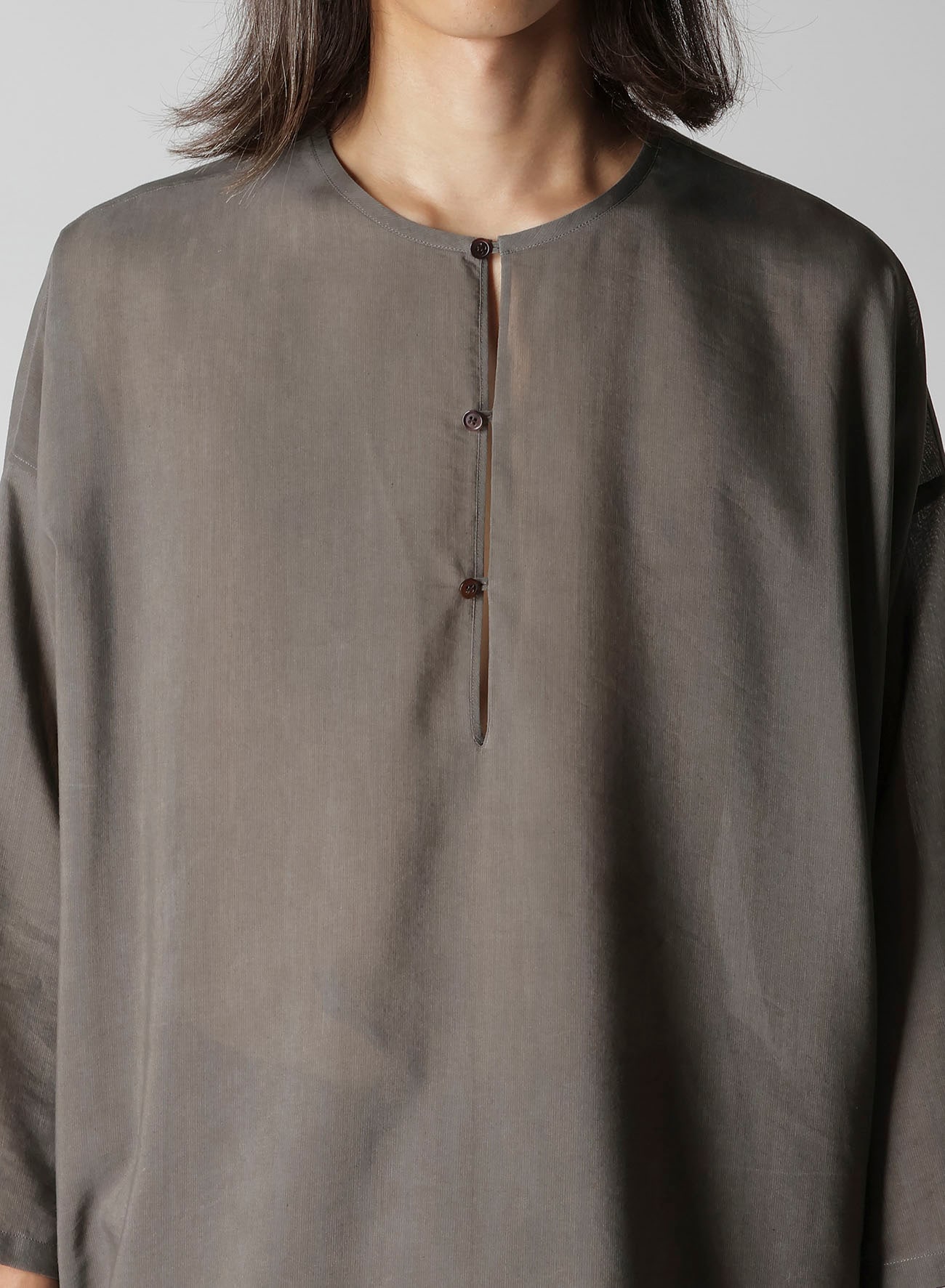 COTTON LAWN INK DYED GUESSETED COLLARLESS BLOUSE