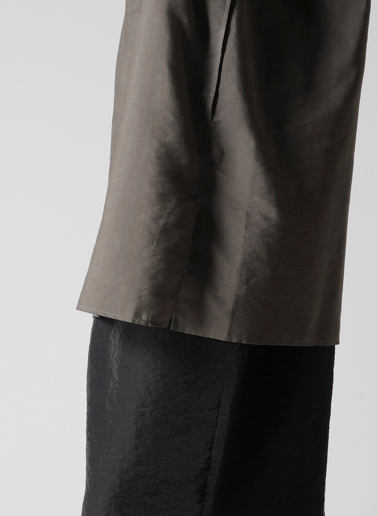 COTTON LAWN INK DYED GUESSETED COLLARLESS BLOUSE