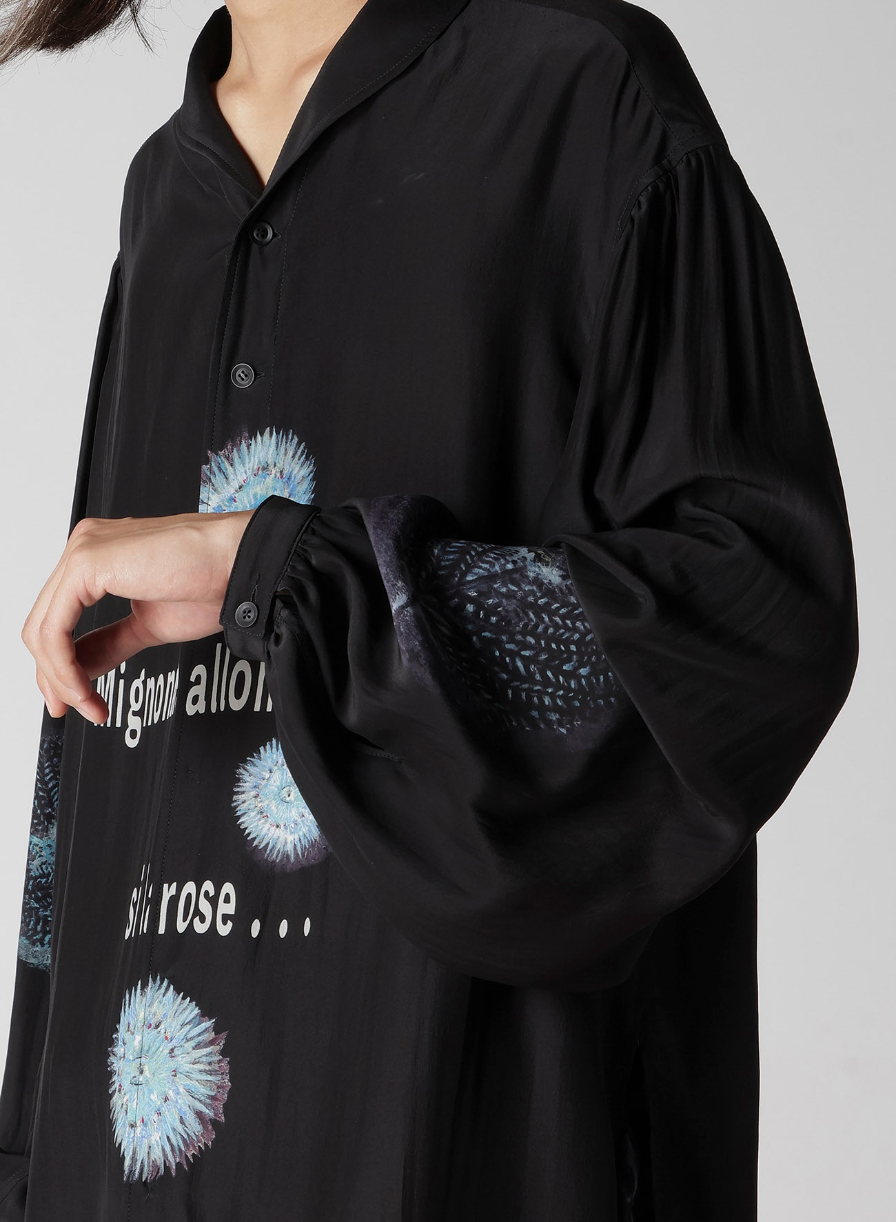 SEA MOTIF SCARF COLLAR BLOUSE