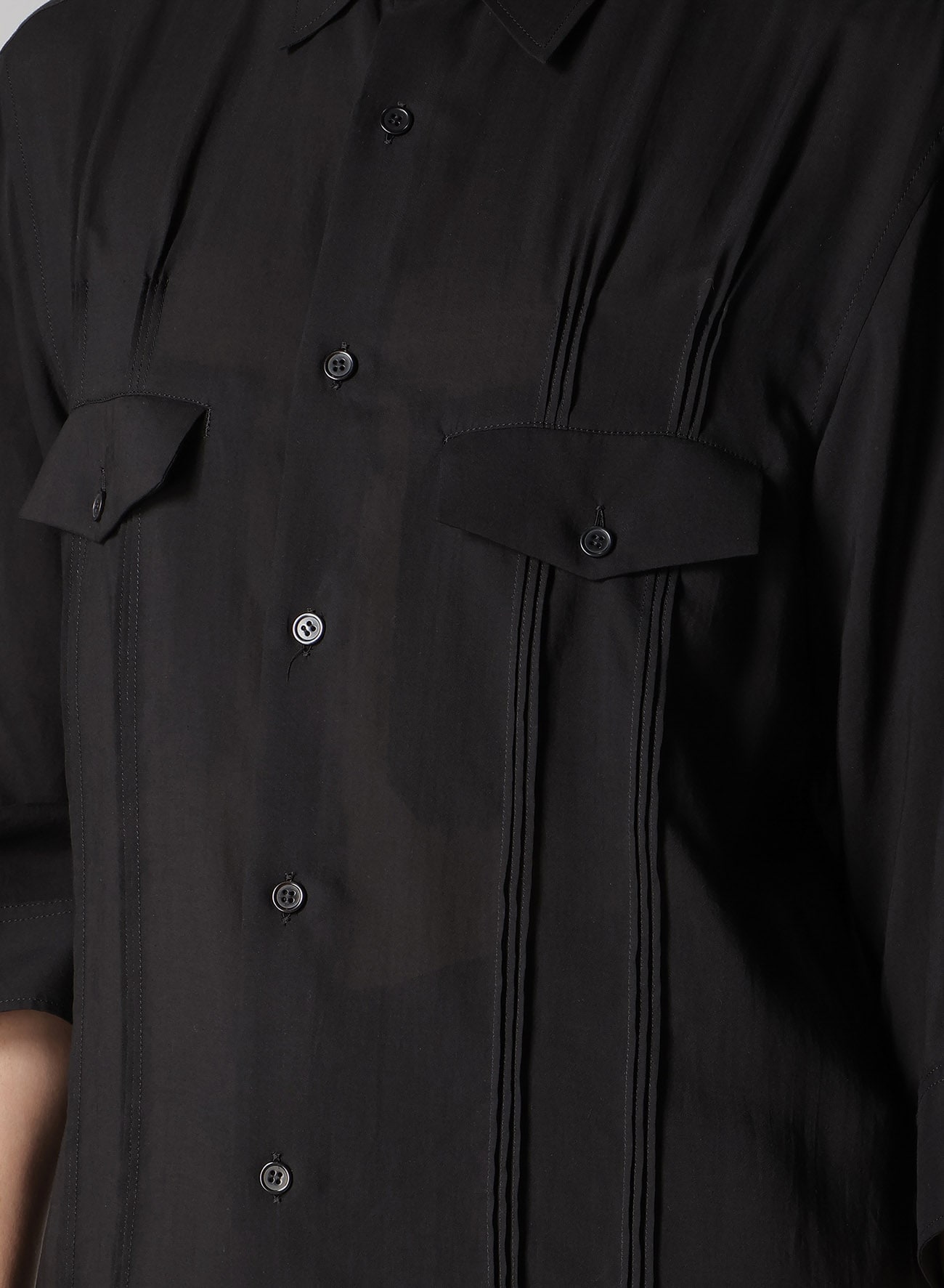 CELLULOSE LAWN PIN TUCK SHORT SLEEVE BLOUSE