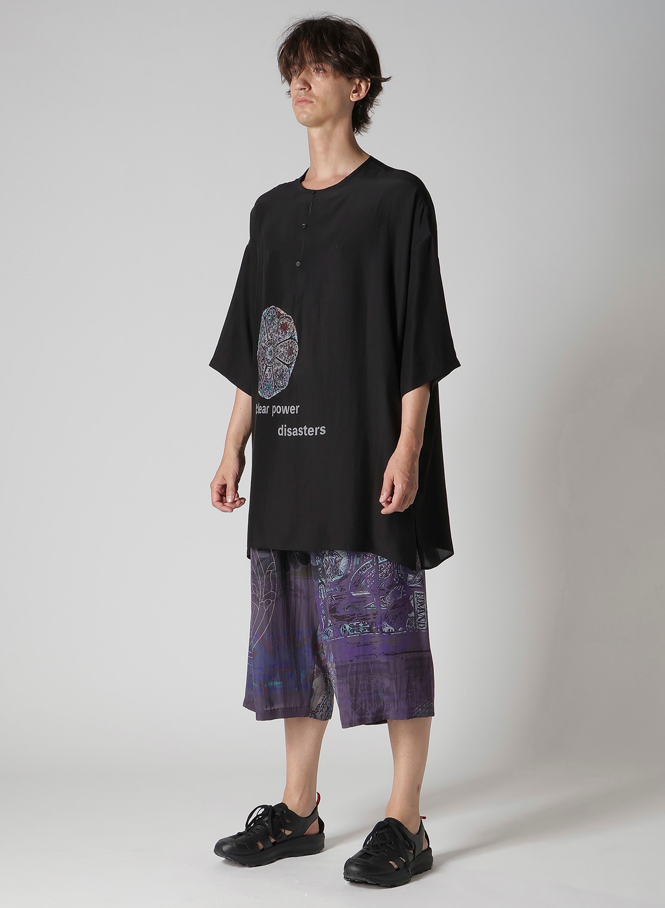 STAINED GLASS GUESSETED SHORT SLEEVE BLOUSE