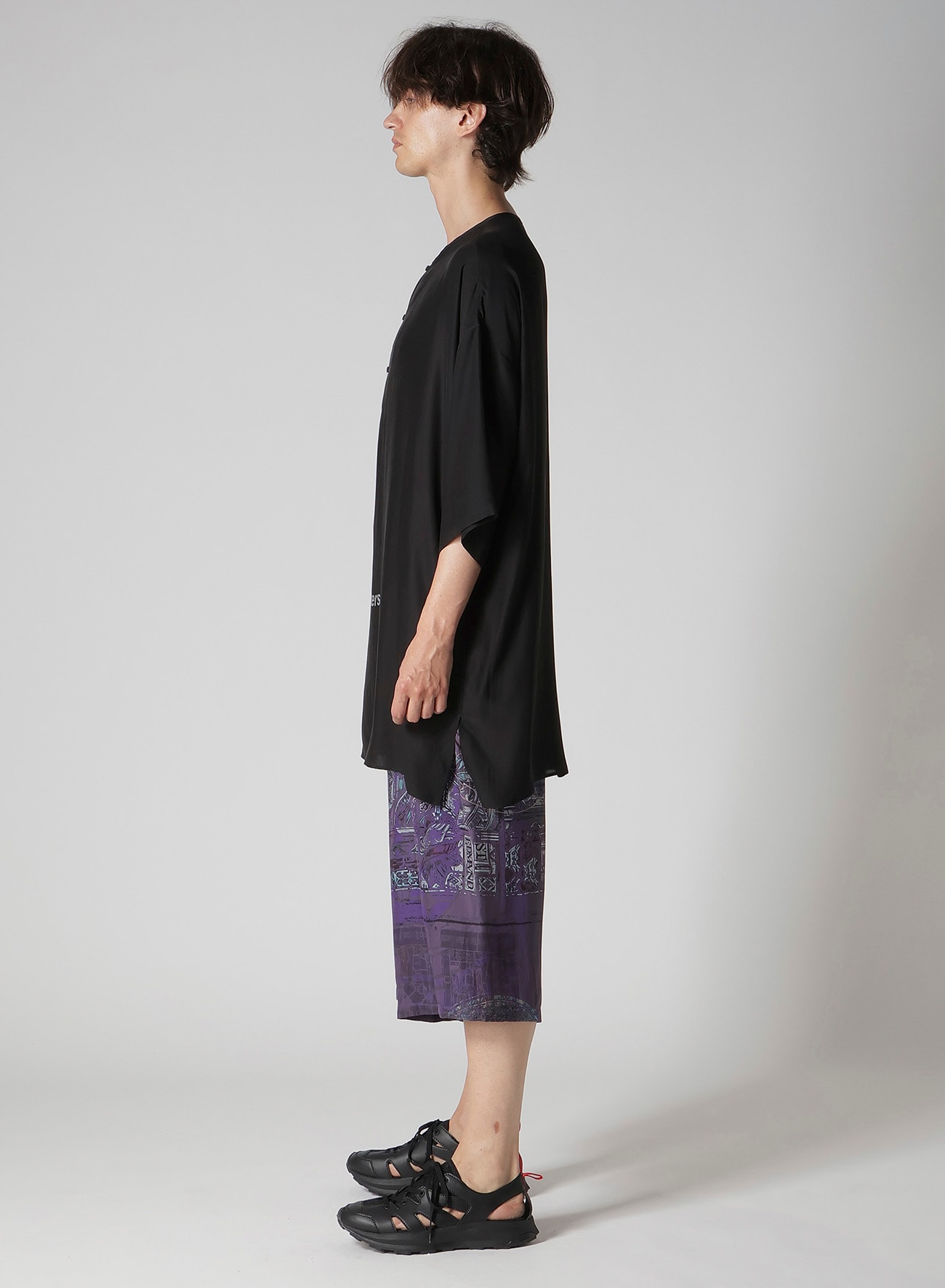 STAINED GLASS GUESSETED SHORT SLEEVE BLOUSE