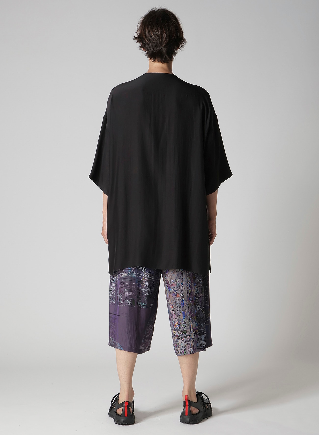 STAINED GLASS GUESSETED SHORT SLEEVE BLOUSE