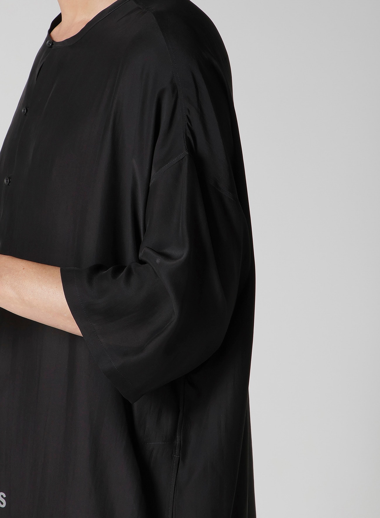 STAINED GLASS GUESSETED SHORT SLEEVE BLOUSE