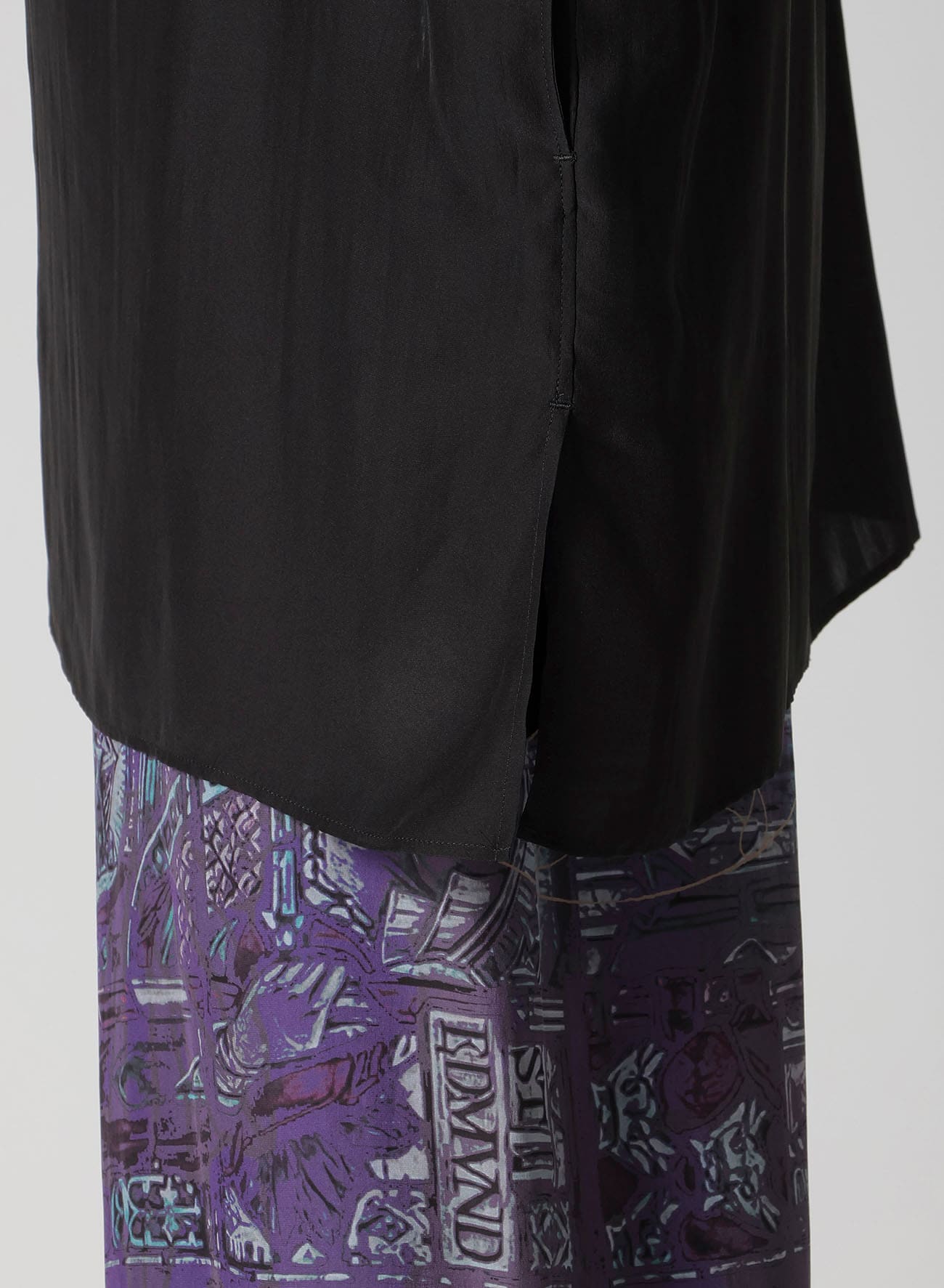 STAINED GLASS GUESSETED SHORT SLEEVE BLOUSE