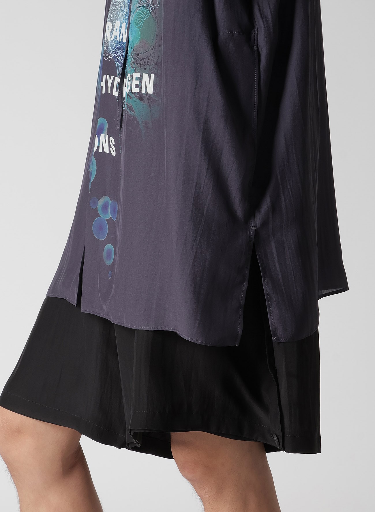 CORAL WATERCOLOR GUESSETED SHORT SLEEVE BLOUSE