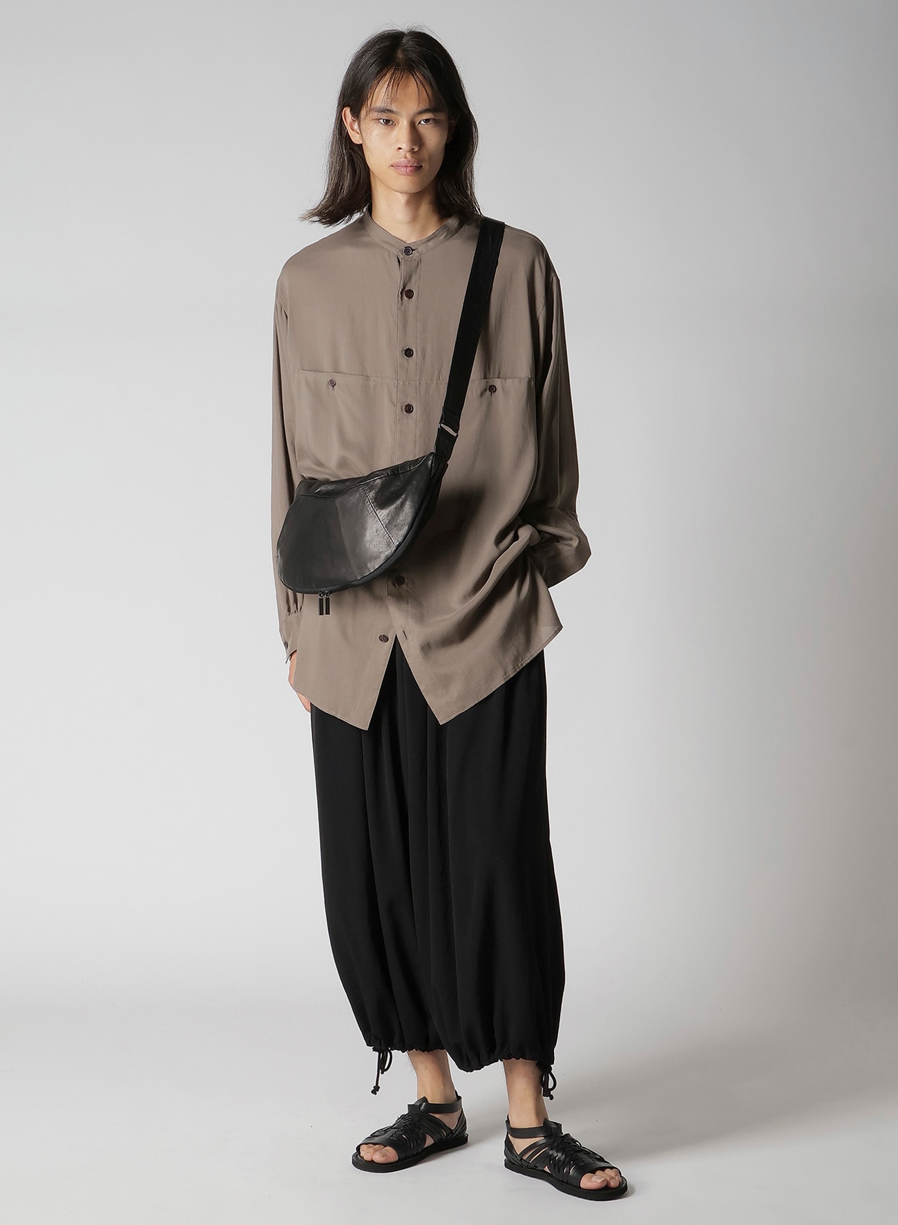 SCRATCH HORSE LEATHER HALF MOON SHOULDER BAG