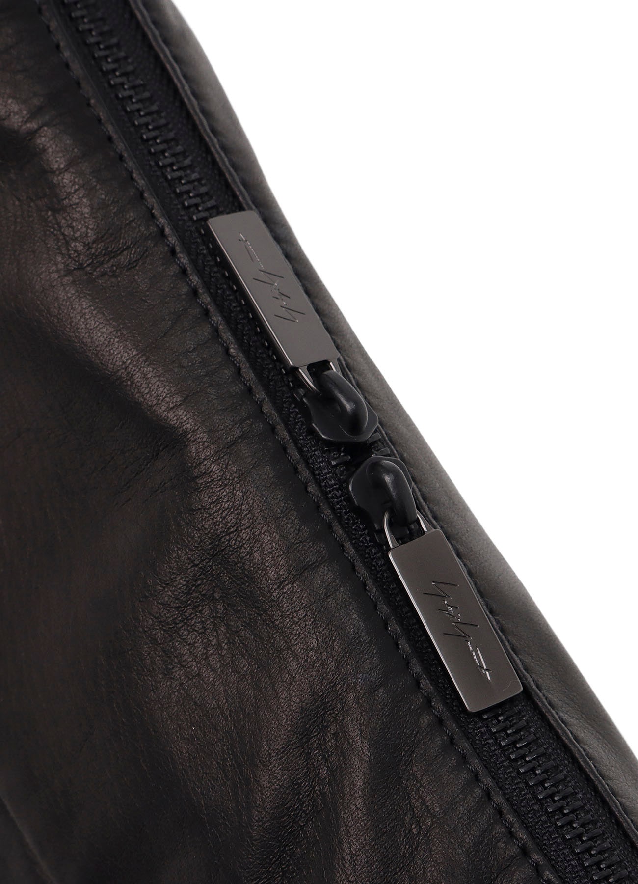 SCRATCH HORSE LEATHER HALF MOON SHOULDER BAG