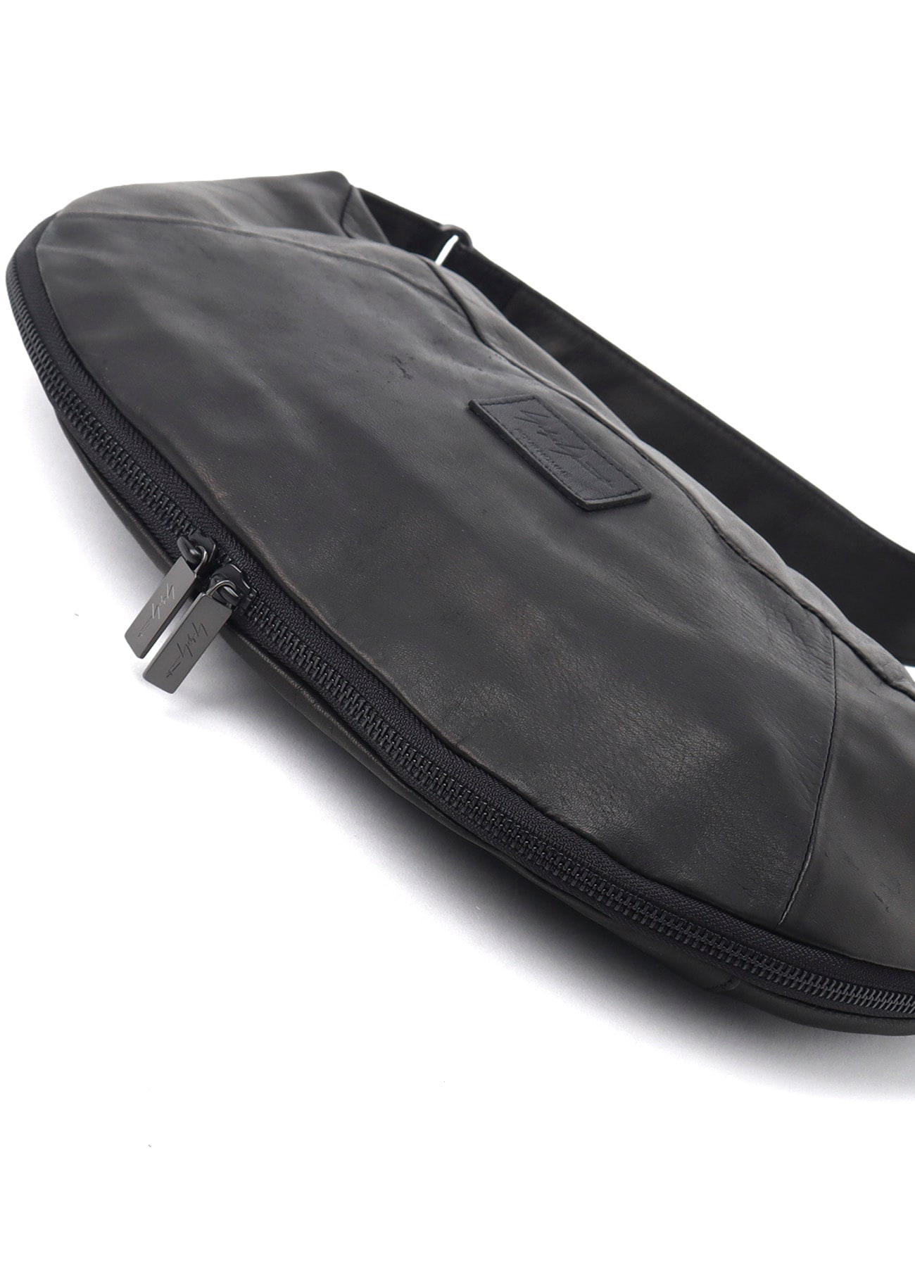 SCRATCH HORSE LEATHER HALF MOON SHOULDER BAG