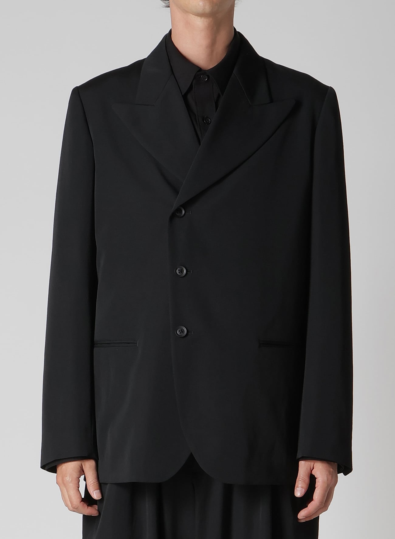 WOOL GABARDINE PEAKED LAPEL JACKET