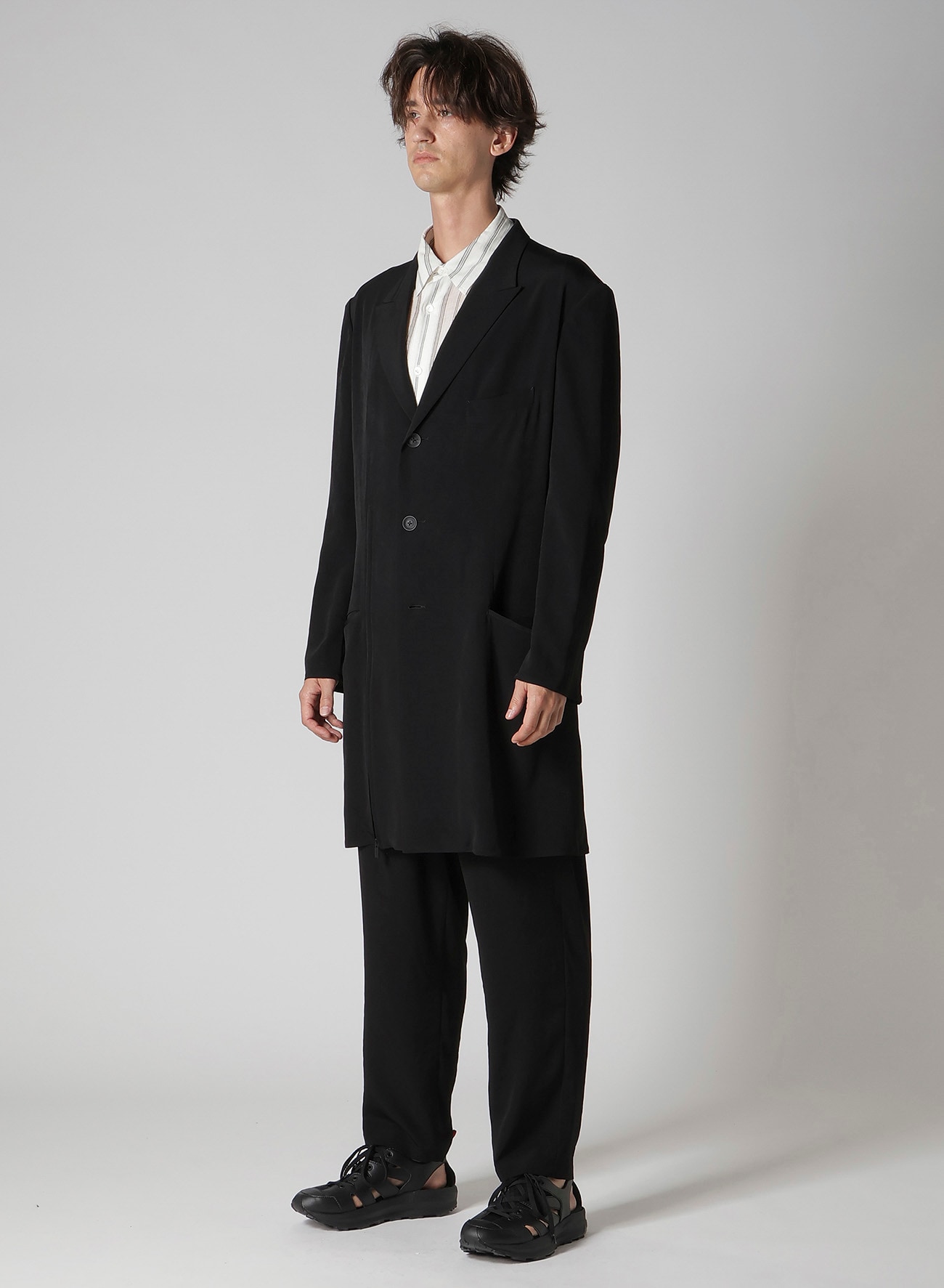 TA TUXEDO PEAKED LAPEL ZIP OPENED JACKET