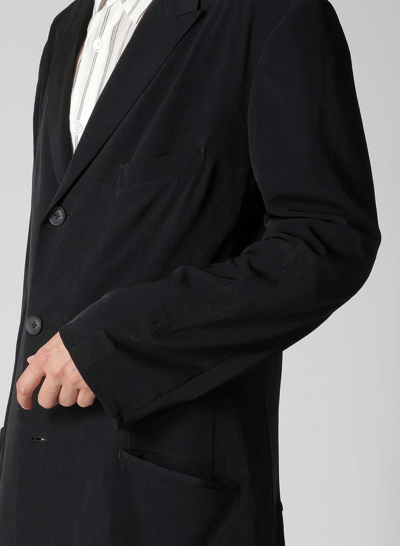 TA TUXEDO PEAKED LAPEL ZIP OPENED JACKET