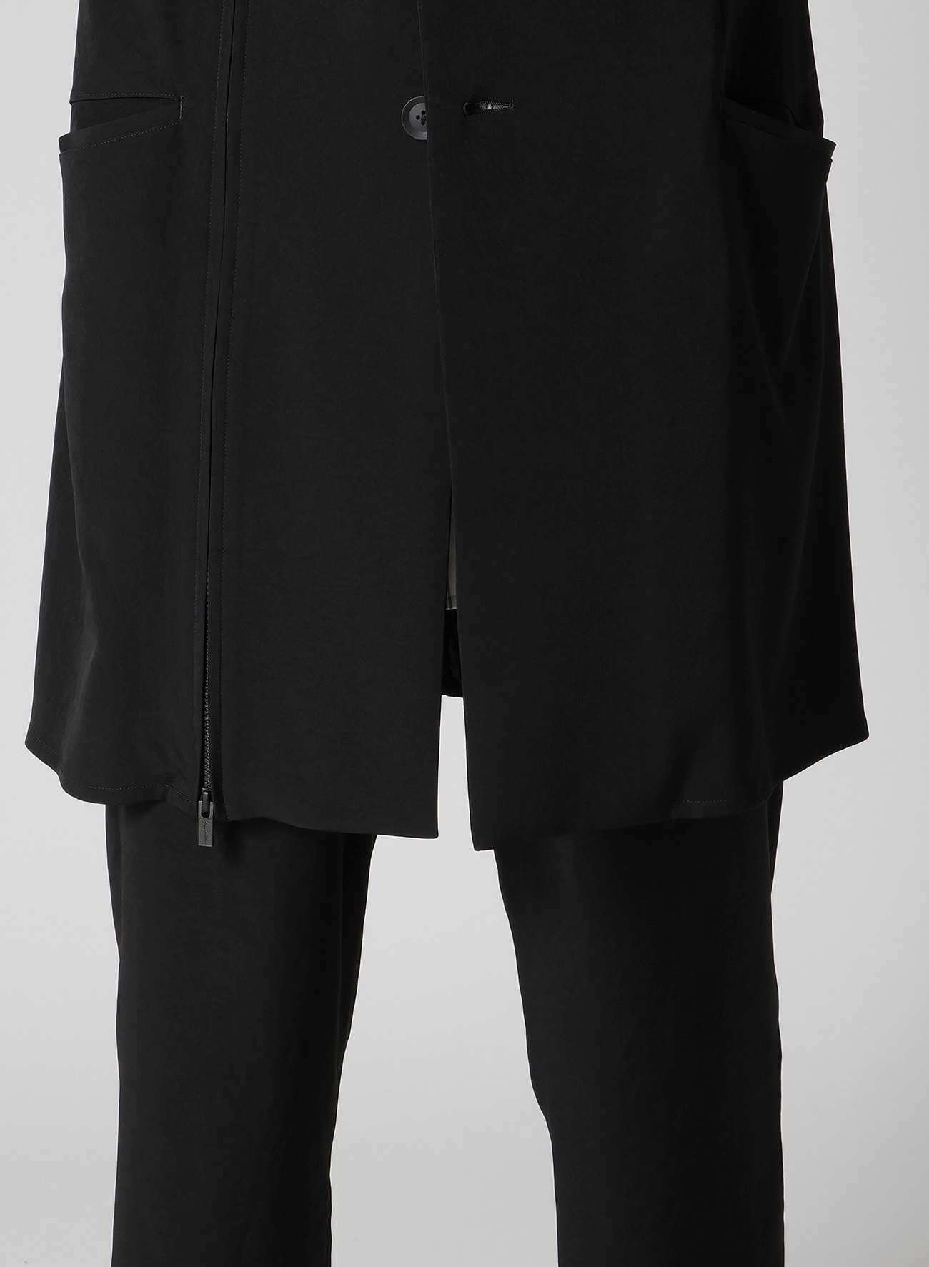 TA TUXEDO PEAKED LAPEL ZIP OPENED JACKET