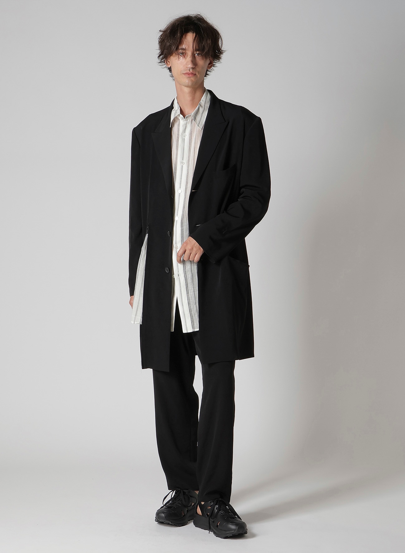 TA TUXEDO PEAKED LAPEL ZIP OPENED JACKET